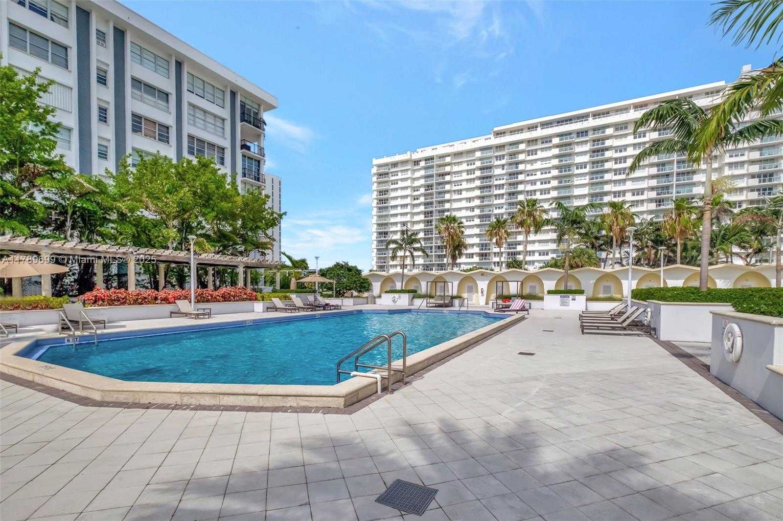 Small Image of 5600 COLLINS AVE #16F, Miami Beach Number 32