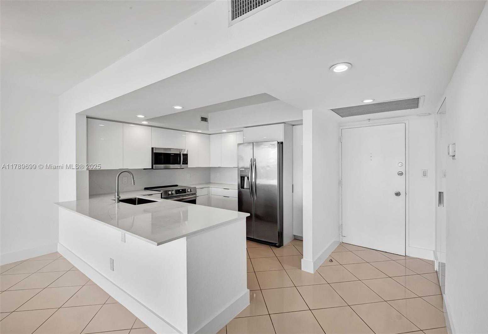 Small Image of 5600 COLLINS AVE #16F, Miami Beach Number 5