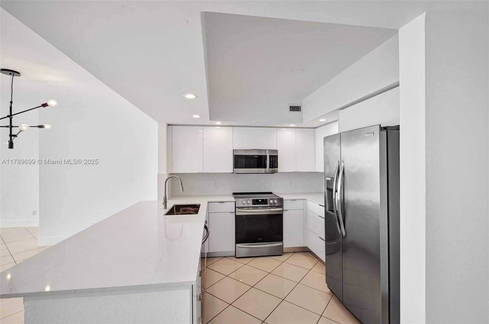 Small Image of 5600 COLLINS AVE #16F, Miami Beach Number 6