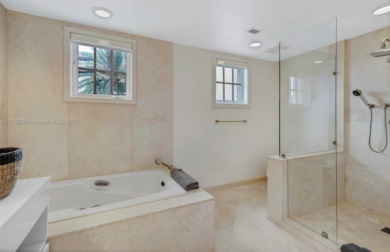 Small Image of 19227 FISHER ISLAND DR #19227, Miami Beach Number 20