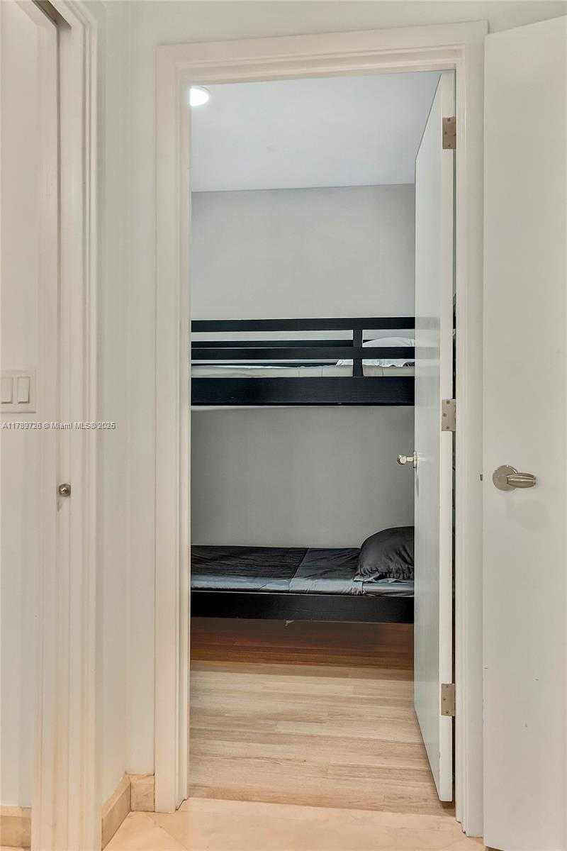 Small Image of 19227 FISHER ISLAND DR #19227, Miami Beach Number 24