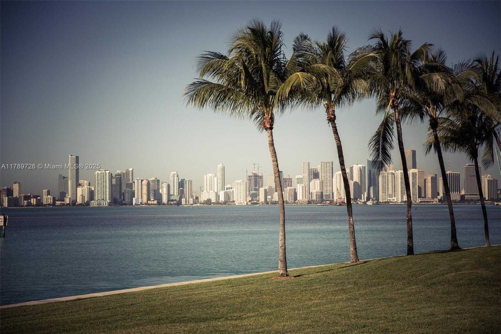Small Image of 19227 FISHER ISLAND DR #19227, Miami Beach Number 38