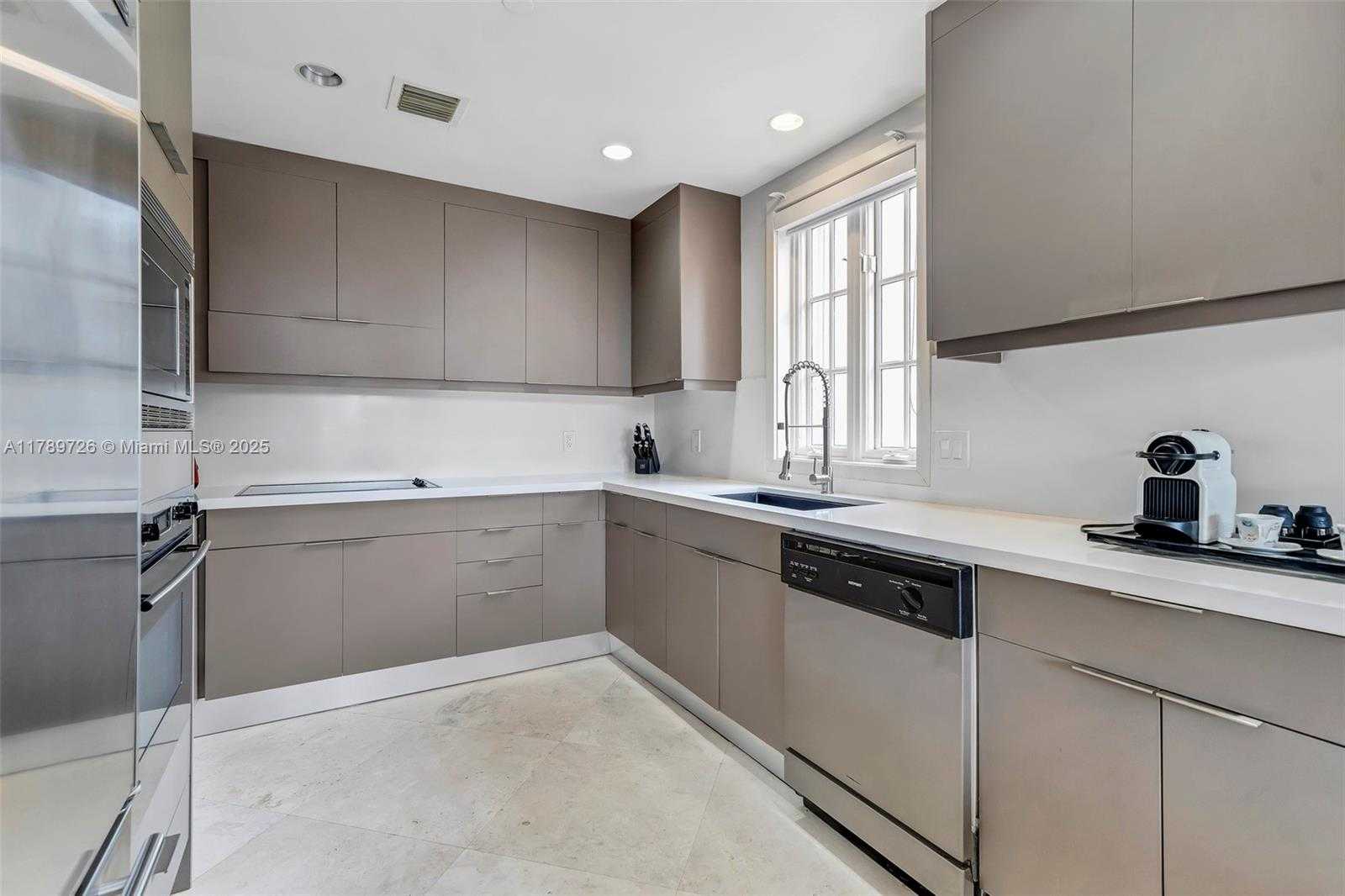 Small Image of 19227 FISHER ISLAND DR #19227, Miami Beach Number 8