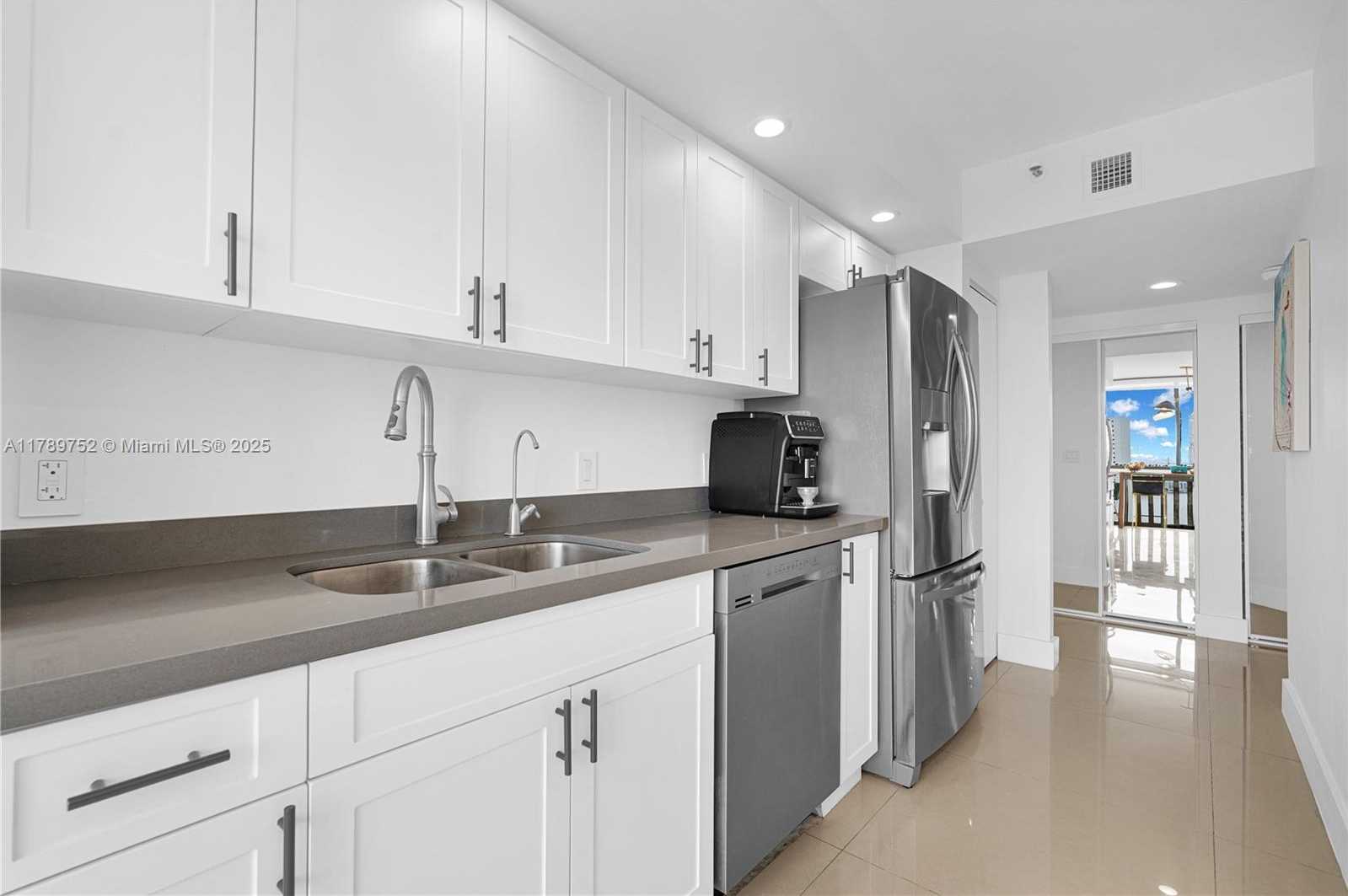Small Image of 1000 ISLAND BLVD #2508, Aventura Number 23