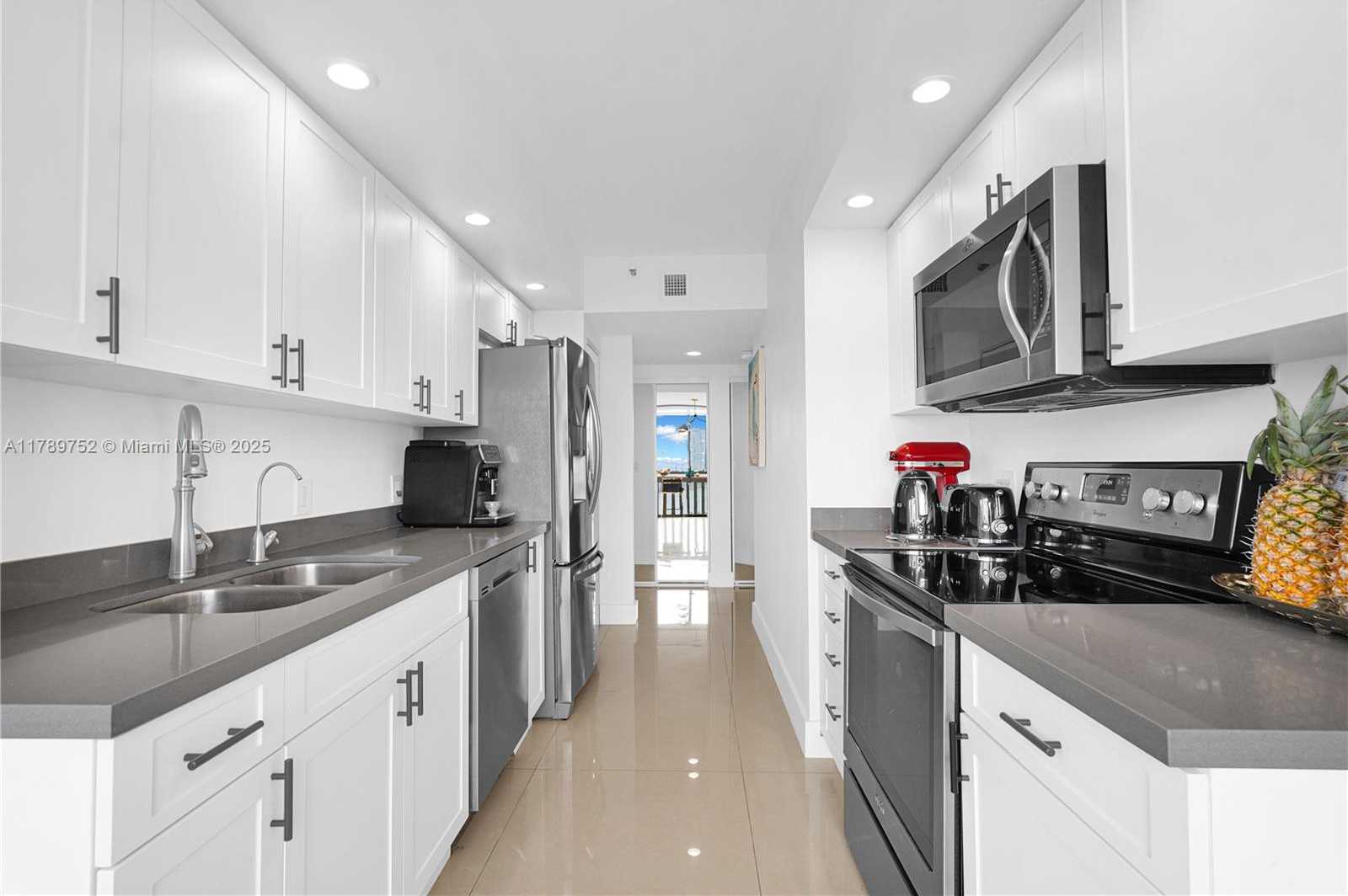 Small Image of 1000 ISLAND BLVD #2508, Aventura Number 24