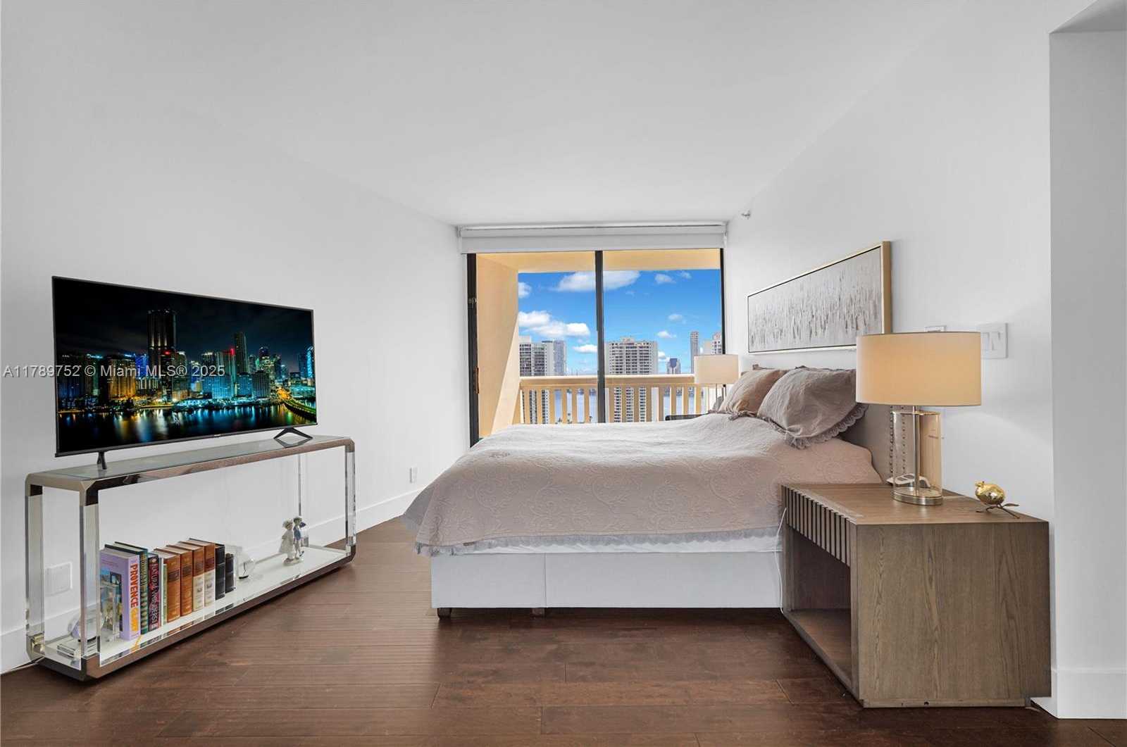 Small Image of 1000 ISLAND BLVD #2508, Aventura Number 34