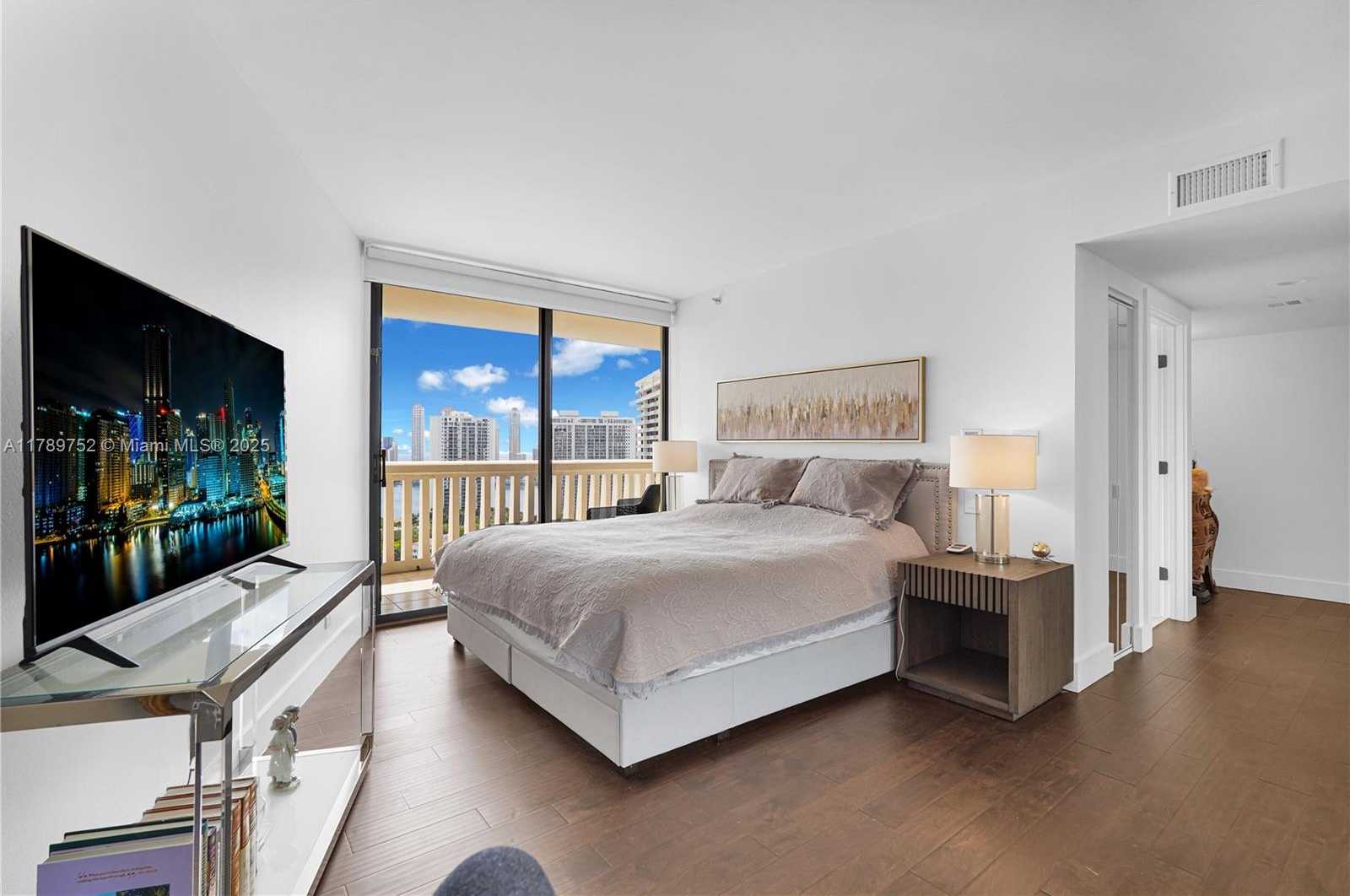 Small Image of 1000 ISLAND BLVD #2508, Aventura Number 37