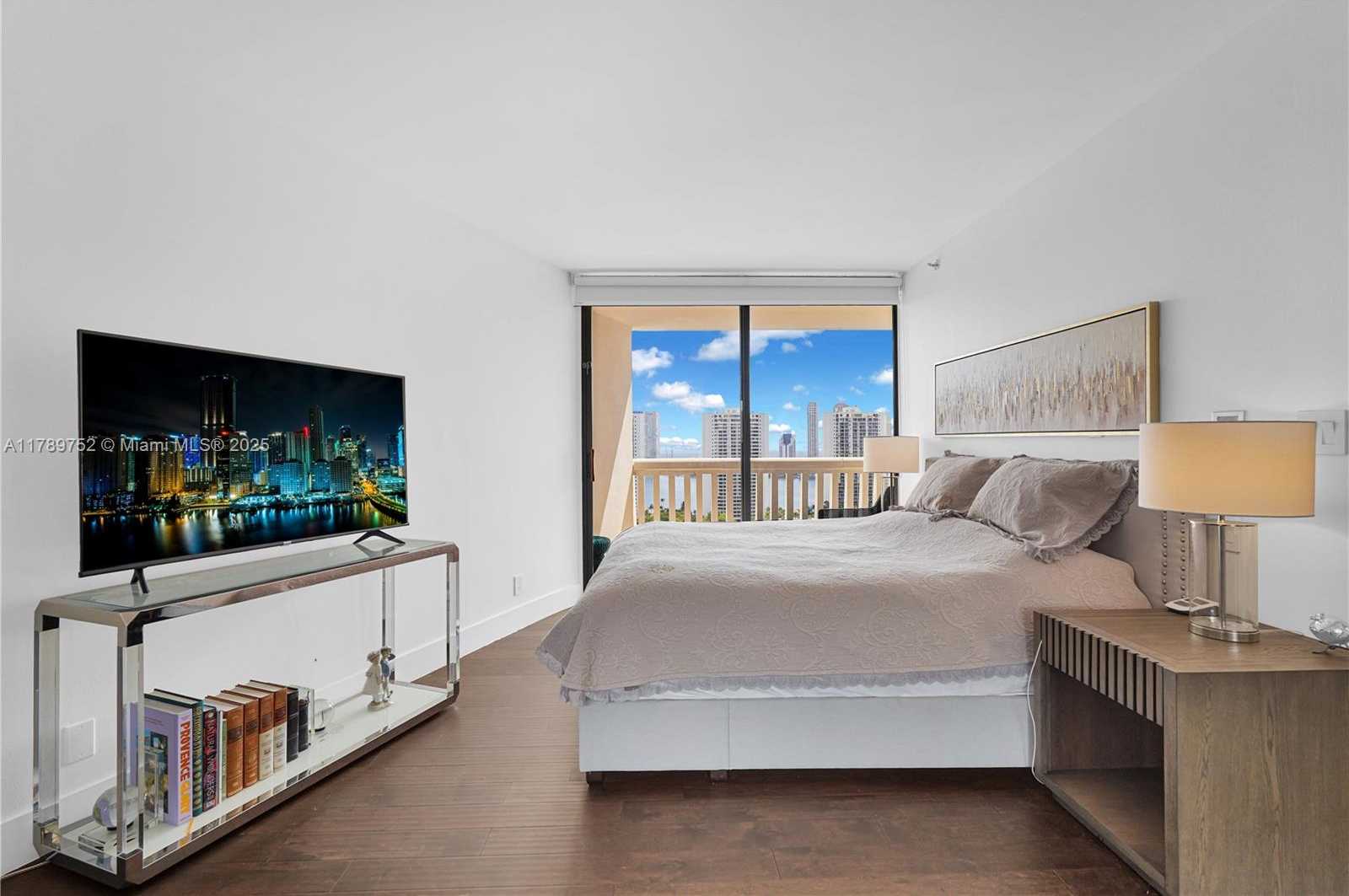 Small Image of 1000 ISLAND BLVD #2508, Aventura Number 38