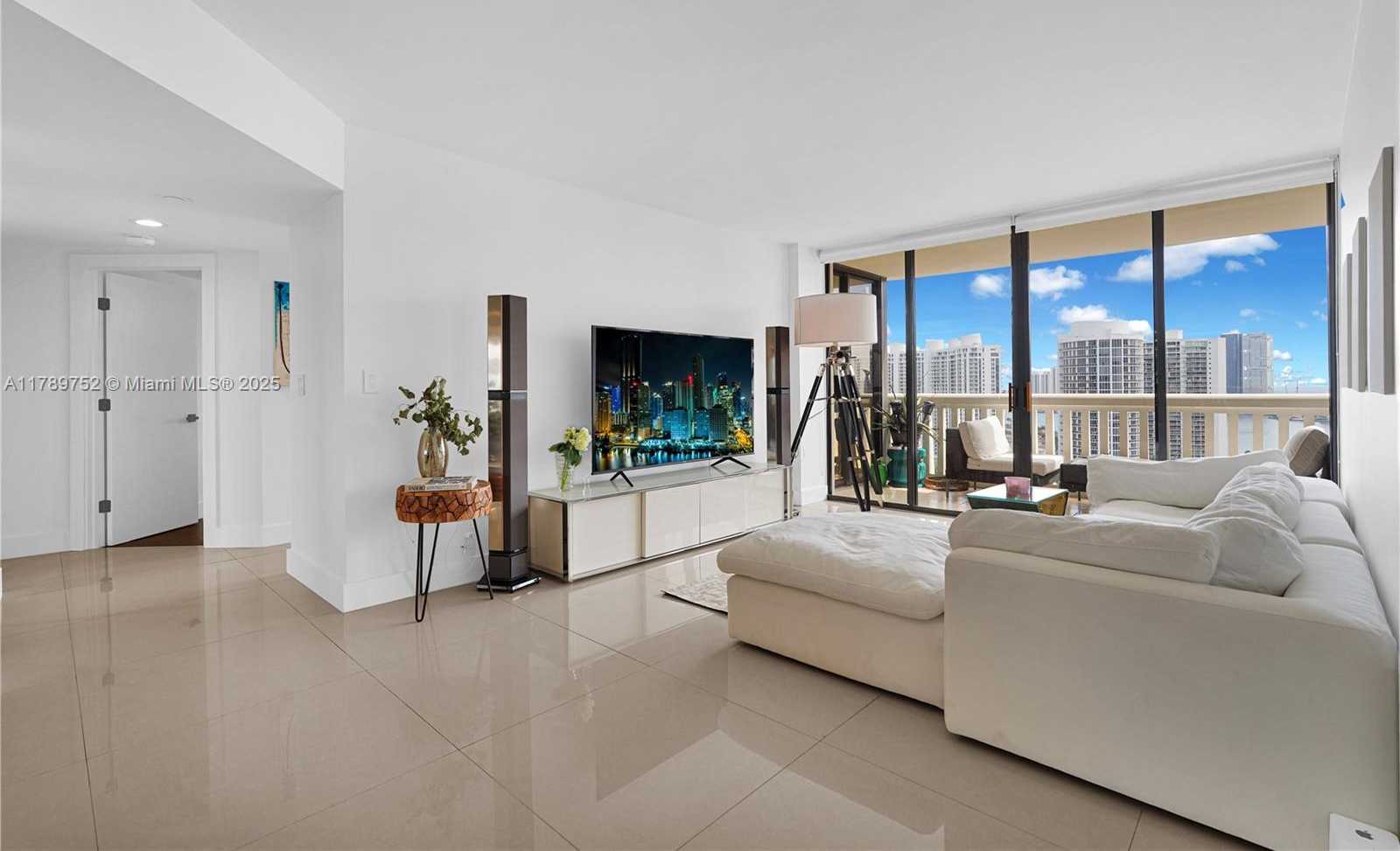 Small Image of 1000 ISLAND BLVD #2508, Aventura Number 4