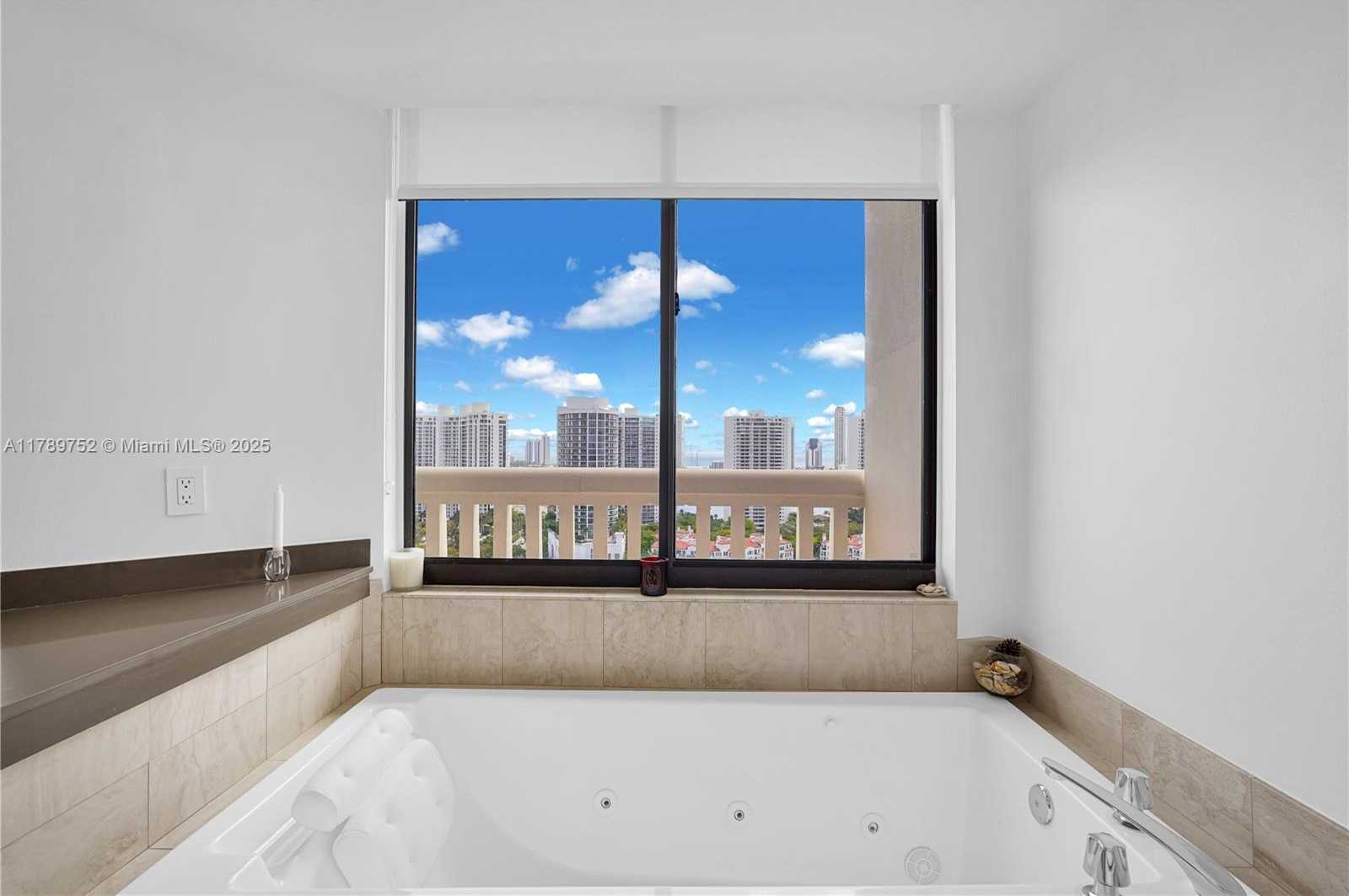 Small Image of 1000 ISLAND BLVD #2508, Aventura Number 42