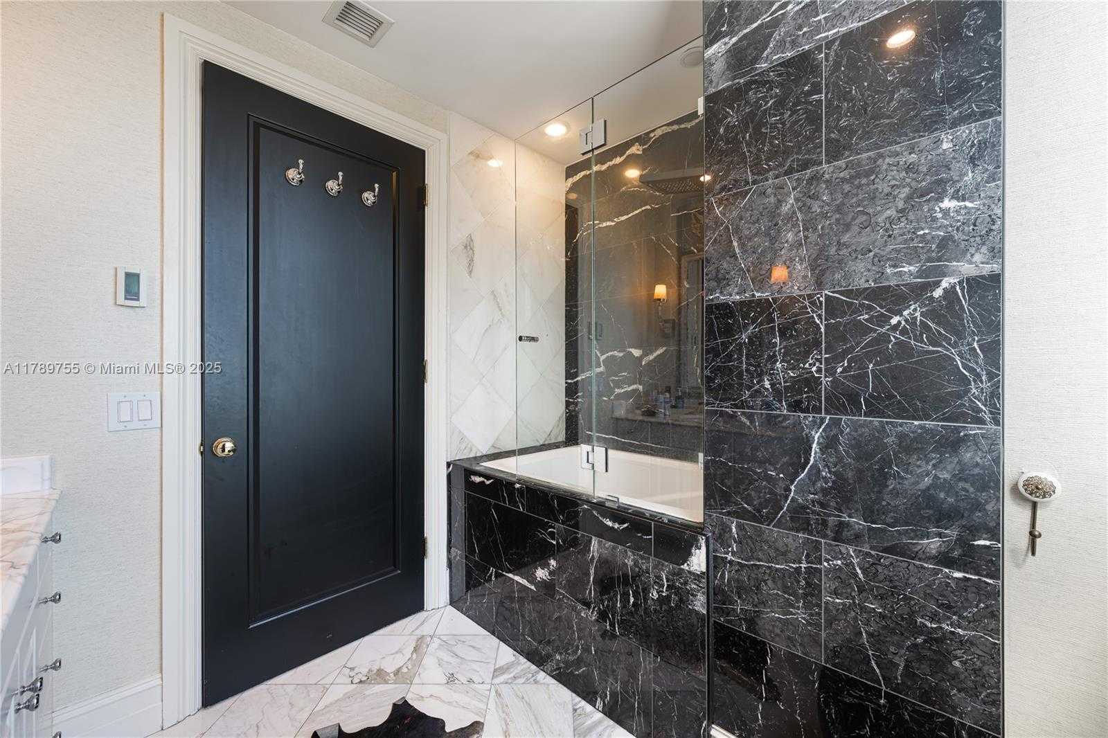 Small Image of 1100 BISCAYNE BLVD #5801, Miami Number 22