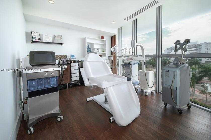 Small Image of 1100 BISCAYNE BLVD #5801, Miami Number 41