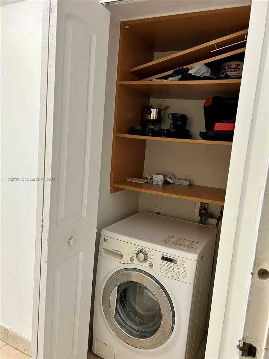 Small Image of 5401 COLLINS AVE #514, Miami Beach Number 25