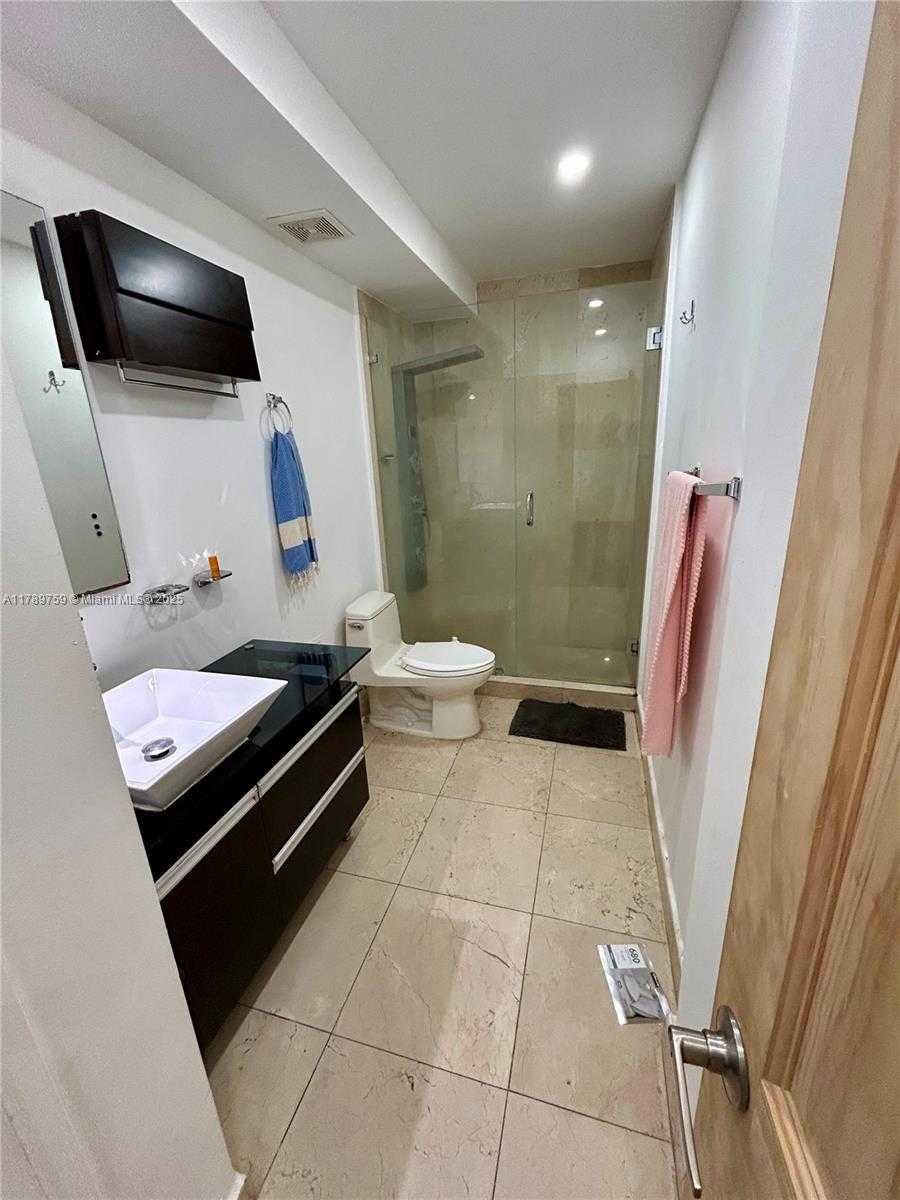 Small Image of 5401 COLLINS AVE #514, Miami Beach Number 26