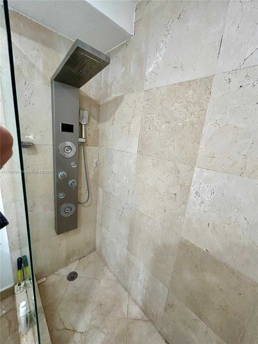 Small Image of 5401 COLLINS AVE #514, Miami Beach Number 27
