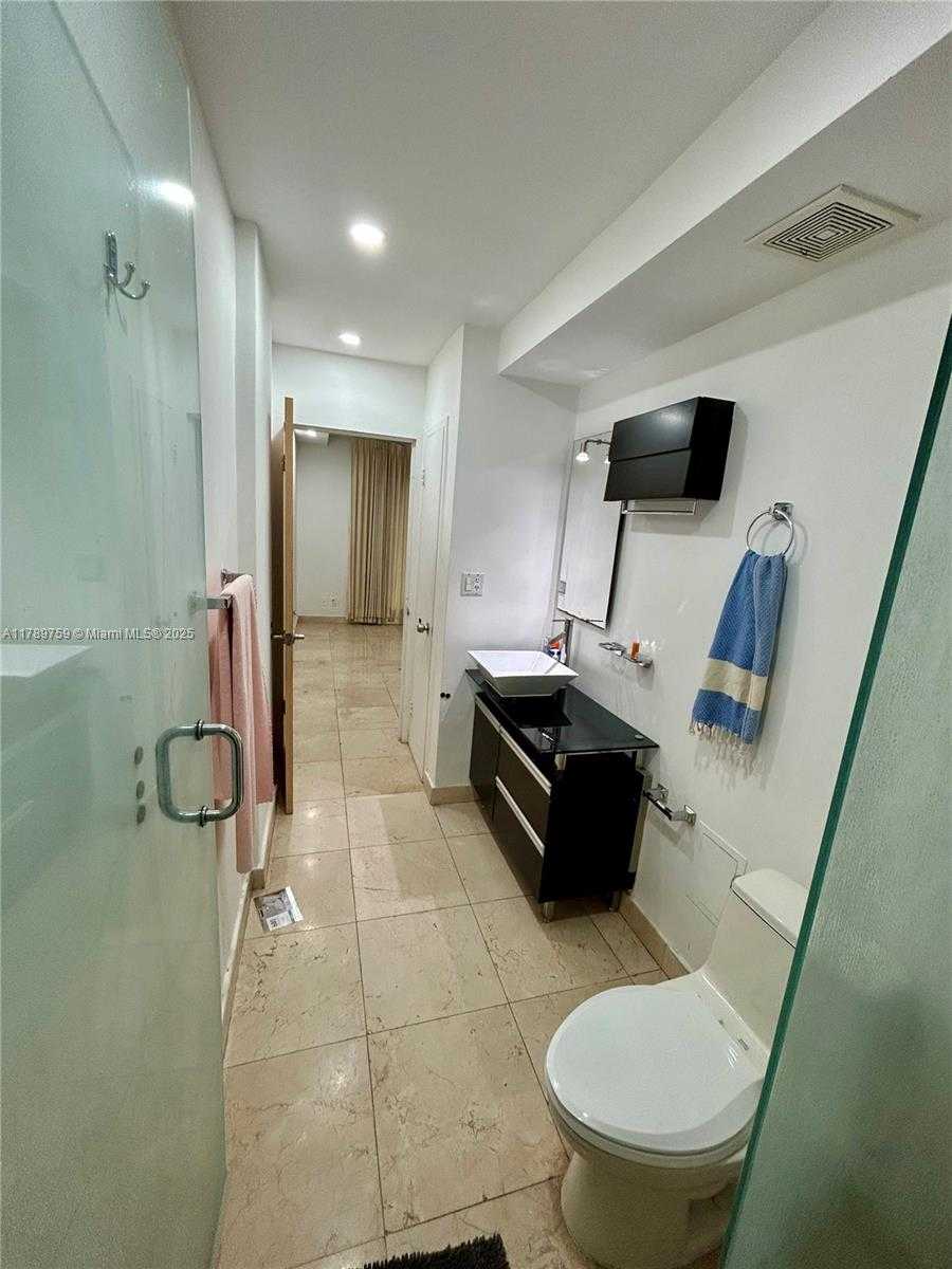 Small Image of 5401 COLLINS AVE #514, Miami Beach Number 28
