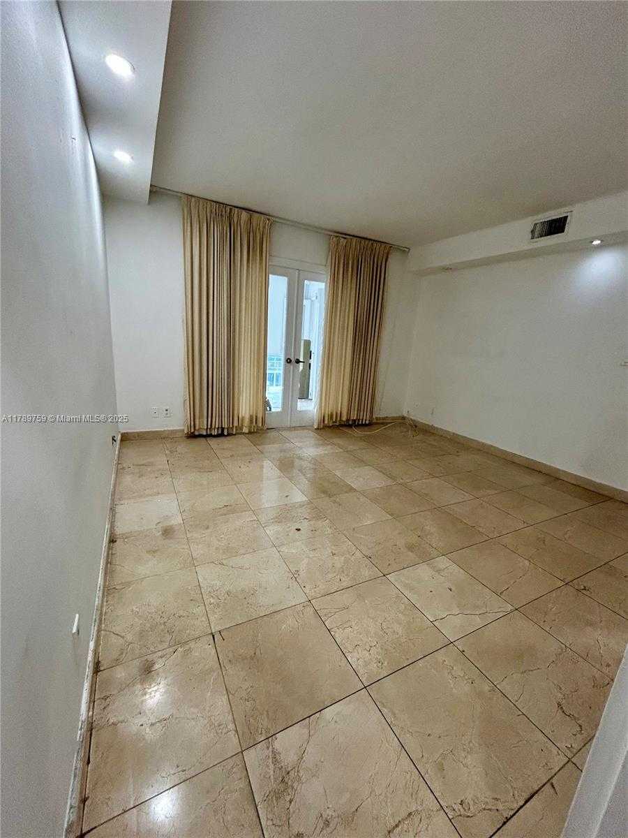 Small Image of 5401 COLLINS AVE #514, Miami Beach Number 30