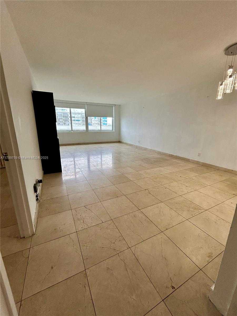 Small Image of 5401 COLLINS AVE #514, Miami Beach Number 35