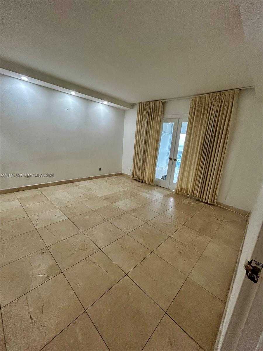 Small Image of 5401 COLLINS AVE #514, Miami Beach Number 37