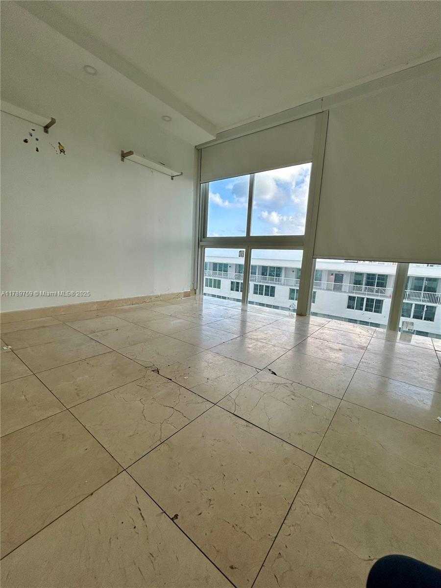 Small Image of 5401 COLLINS AVE #514, Miami Beach Number 40