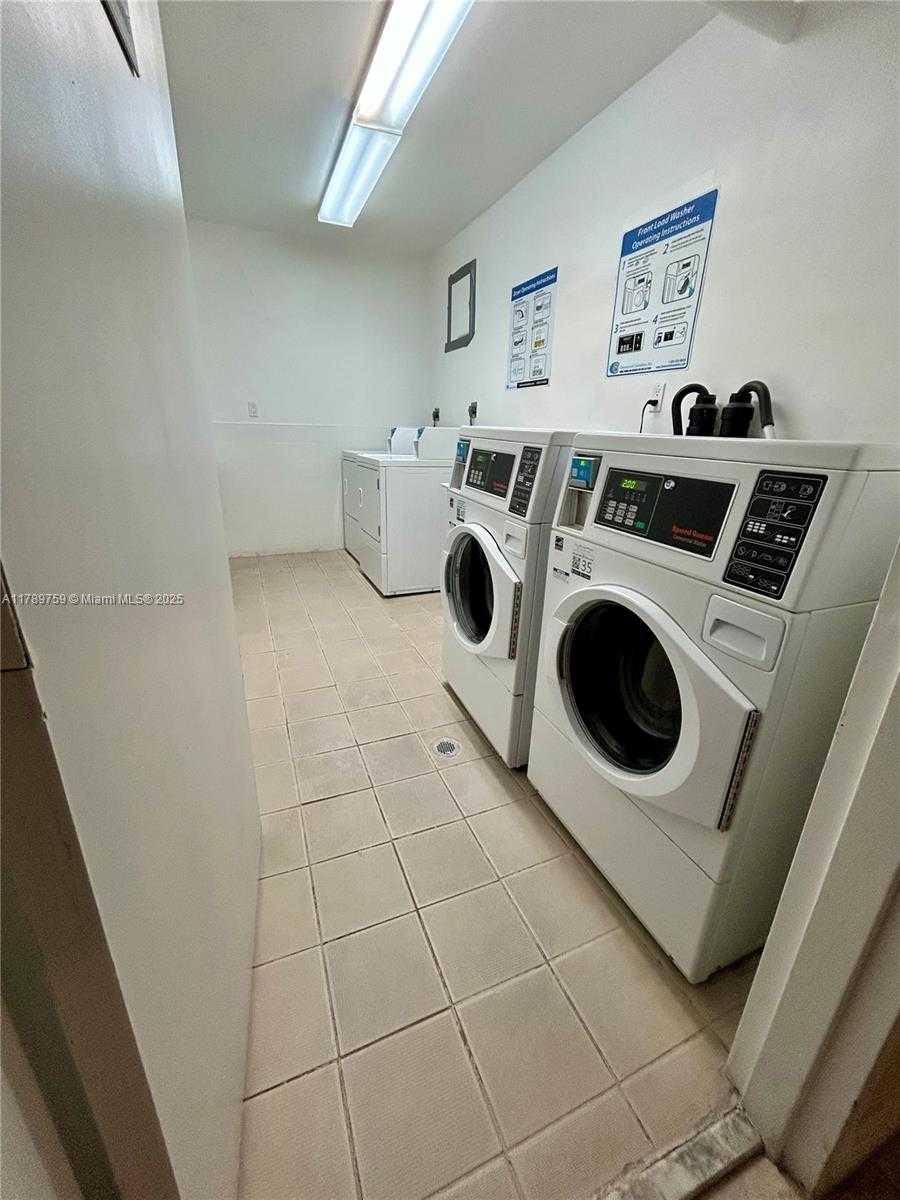 Small Image of 5401 COLLINS AVE #514, Miami Beach Number 44