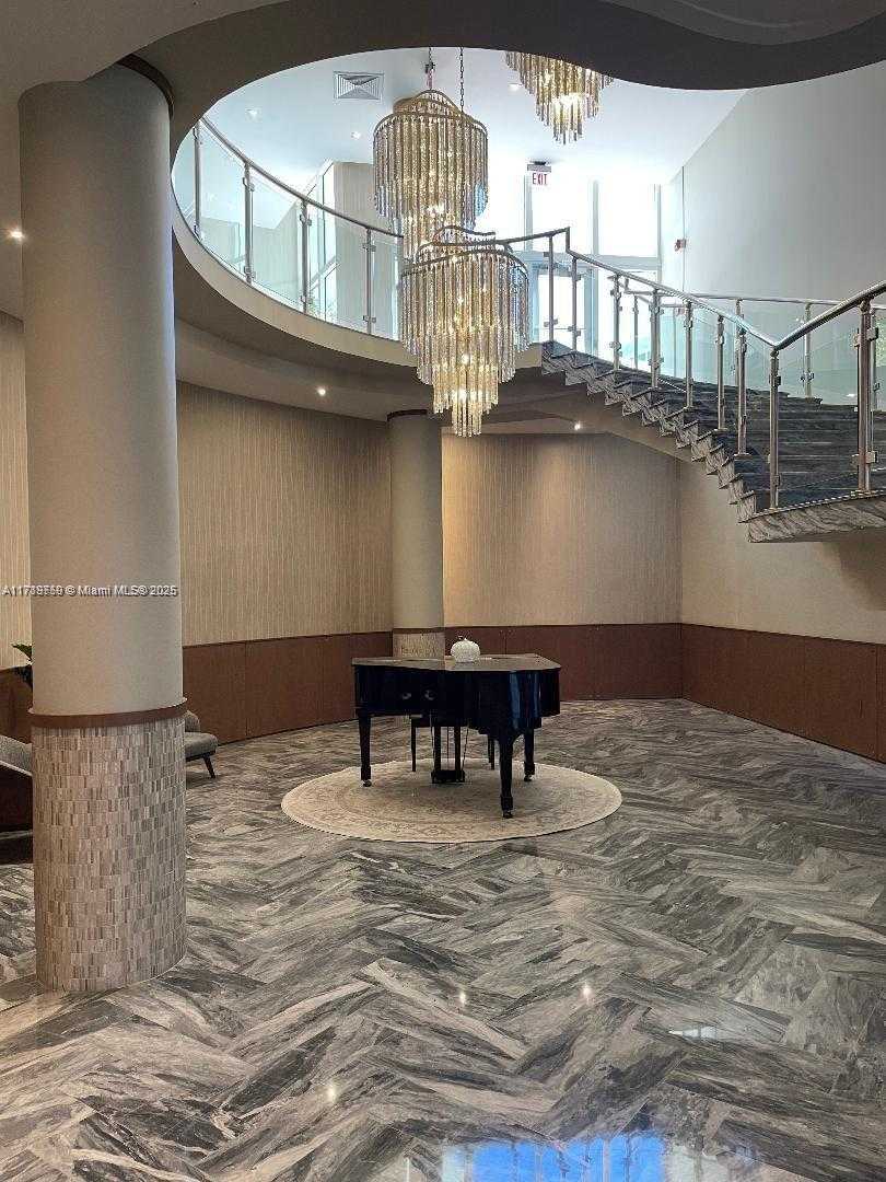 Small Image of 5401 COLLINS AVE #514, Miami Beach Number 9