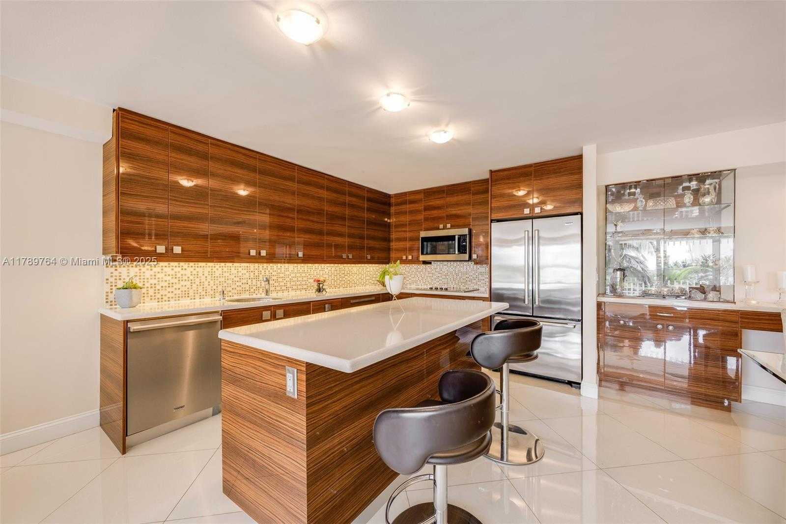 Small Image of 2 GROVE ISLE DR #B305, Miami Number 6