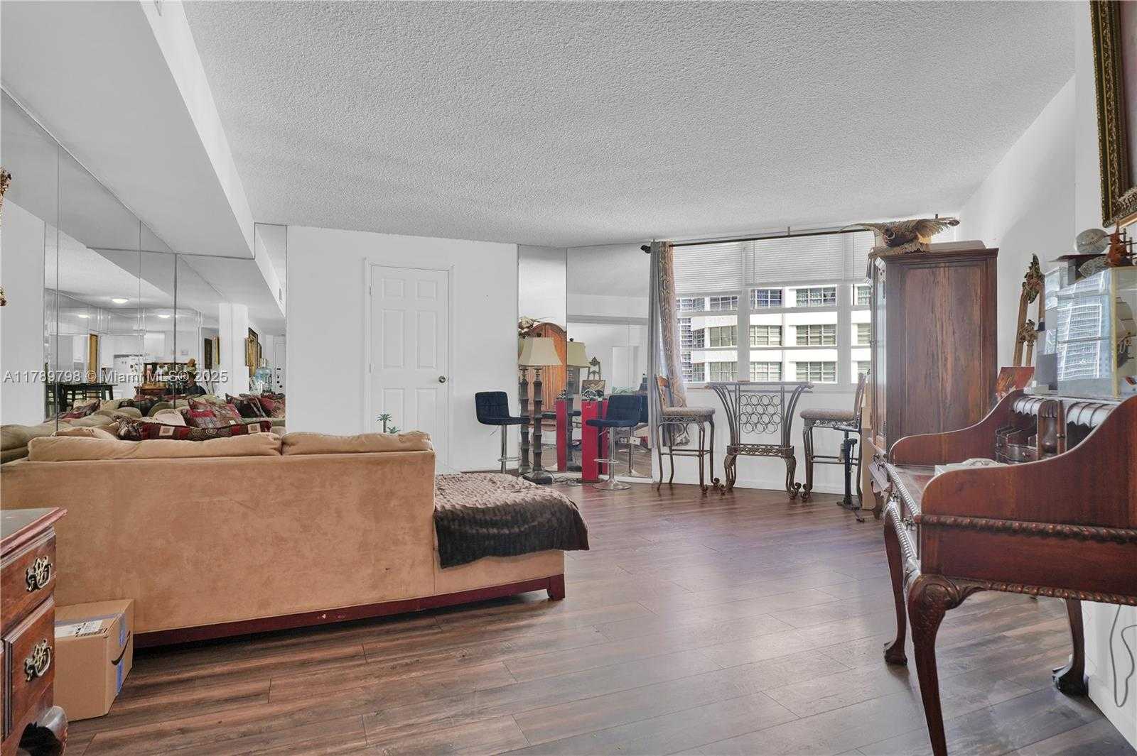 Small Image of 905 BRICKELL BAY DR #1121, Miami Number 4