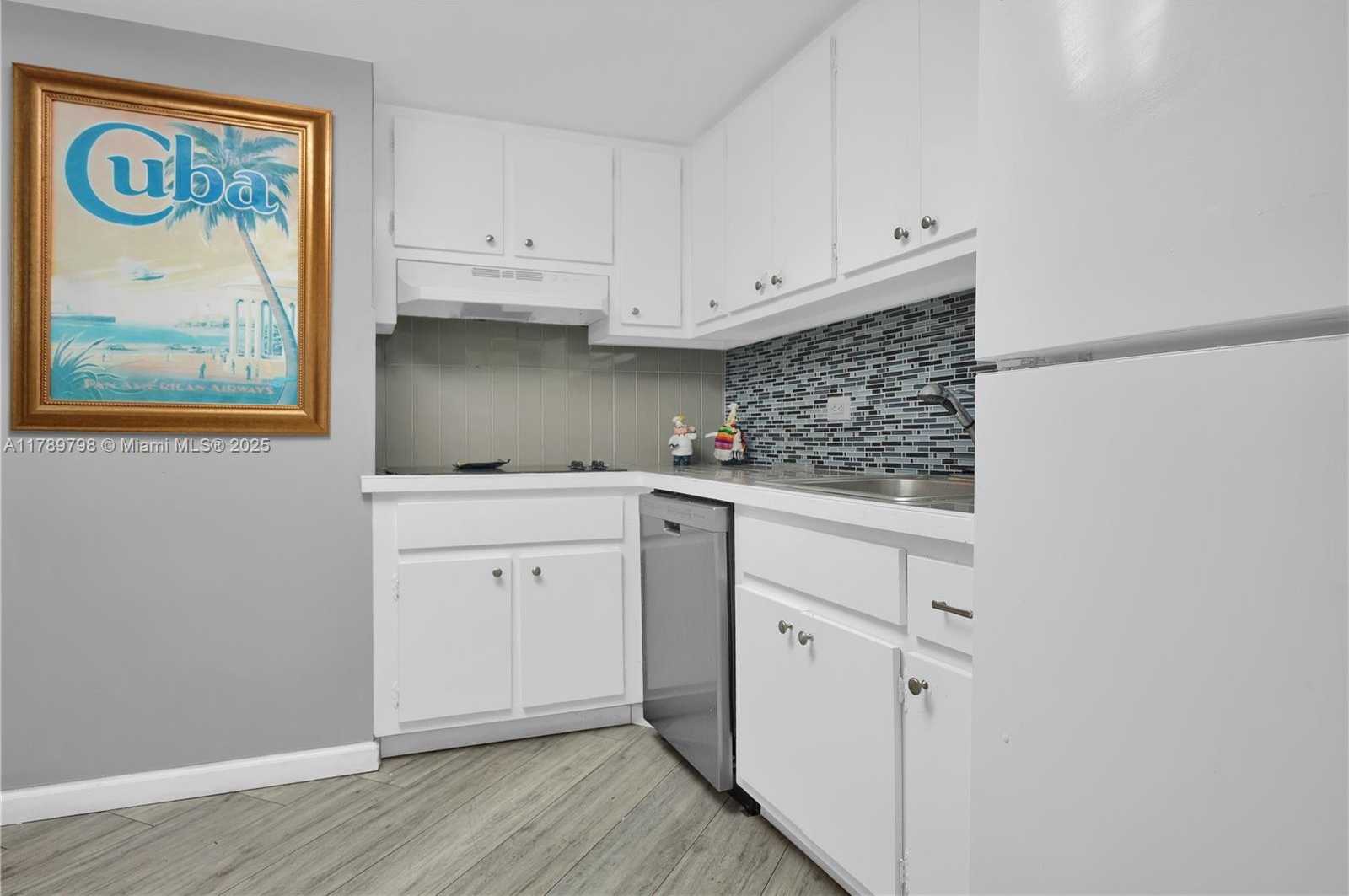 Small Image of 905 BRICKELL BAY DR #1121, Miami Number 6