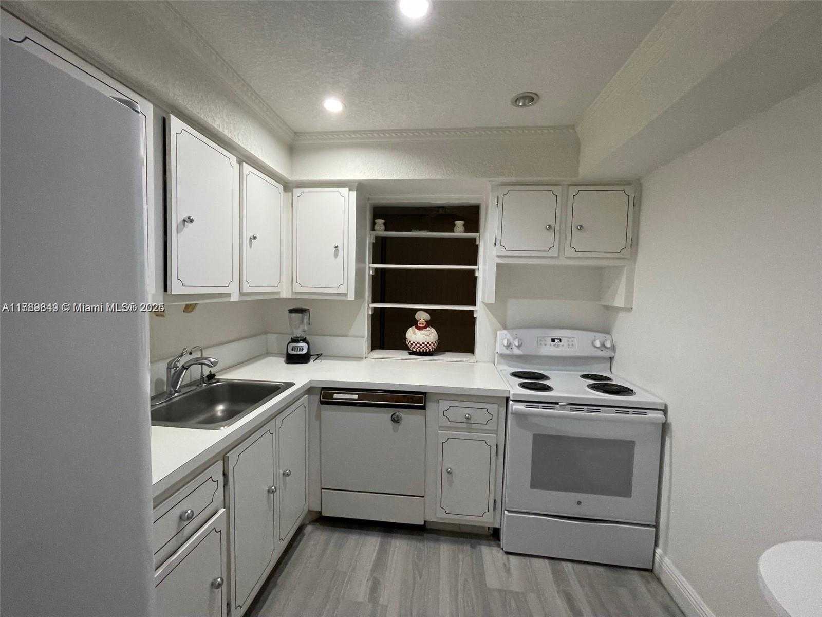 Small Image of 200 177TH DR #210, Sunny Isles Beach Number 3