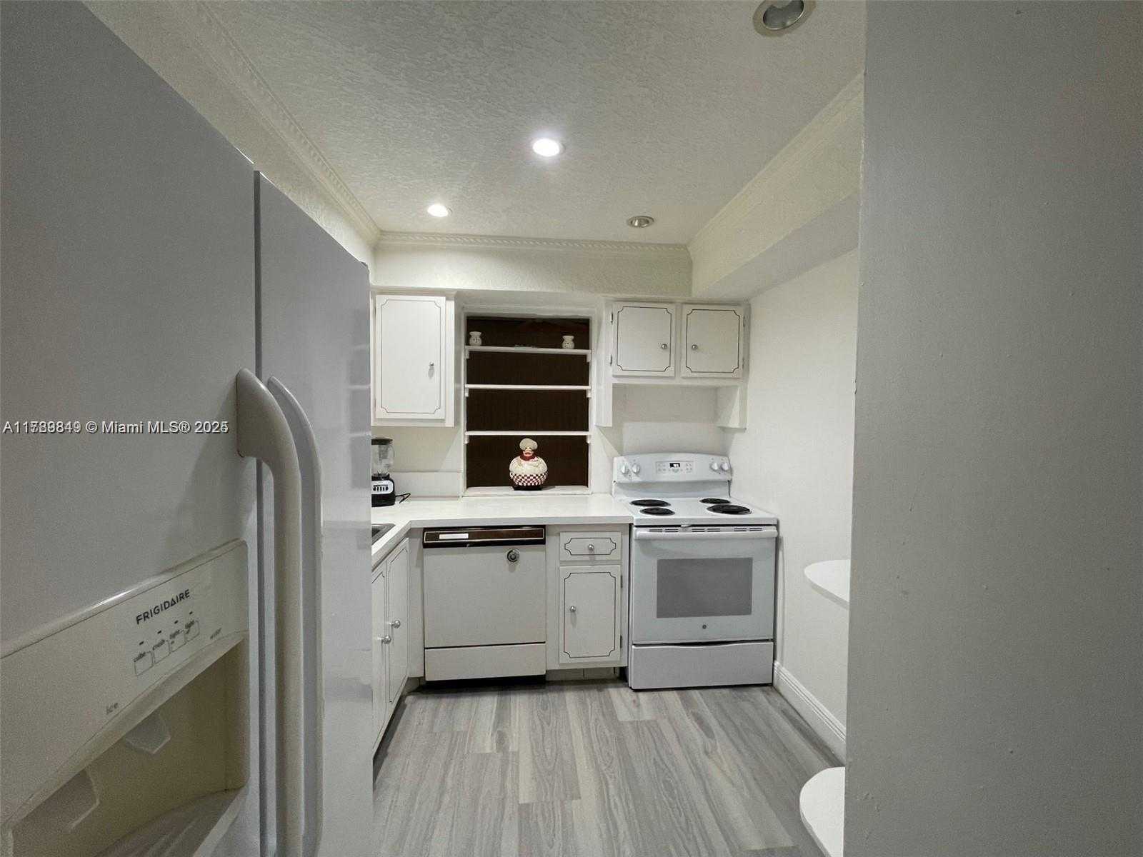 Small Image of 200 177TH DR #210, Sunny Isles Beach Number 4