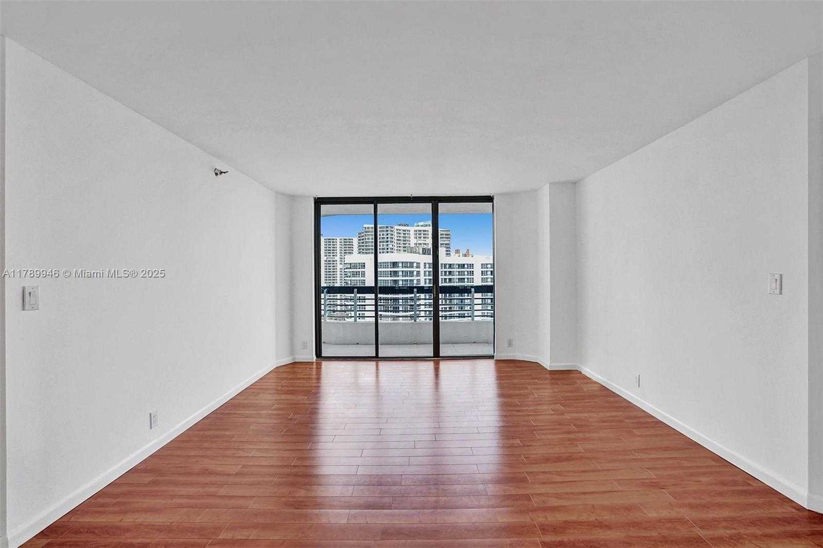 Small Image of 3530 #1812, Aventura Number 14