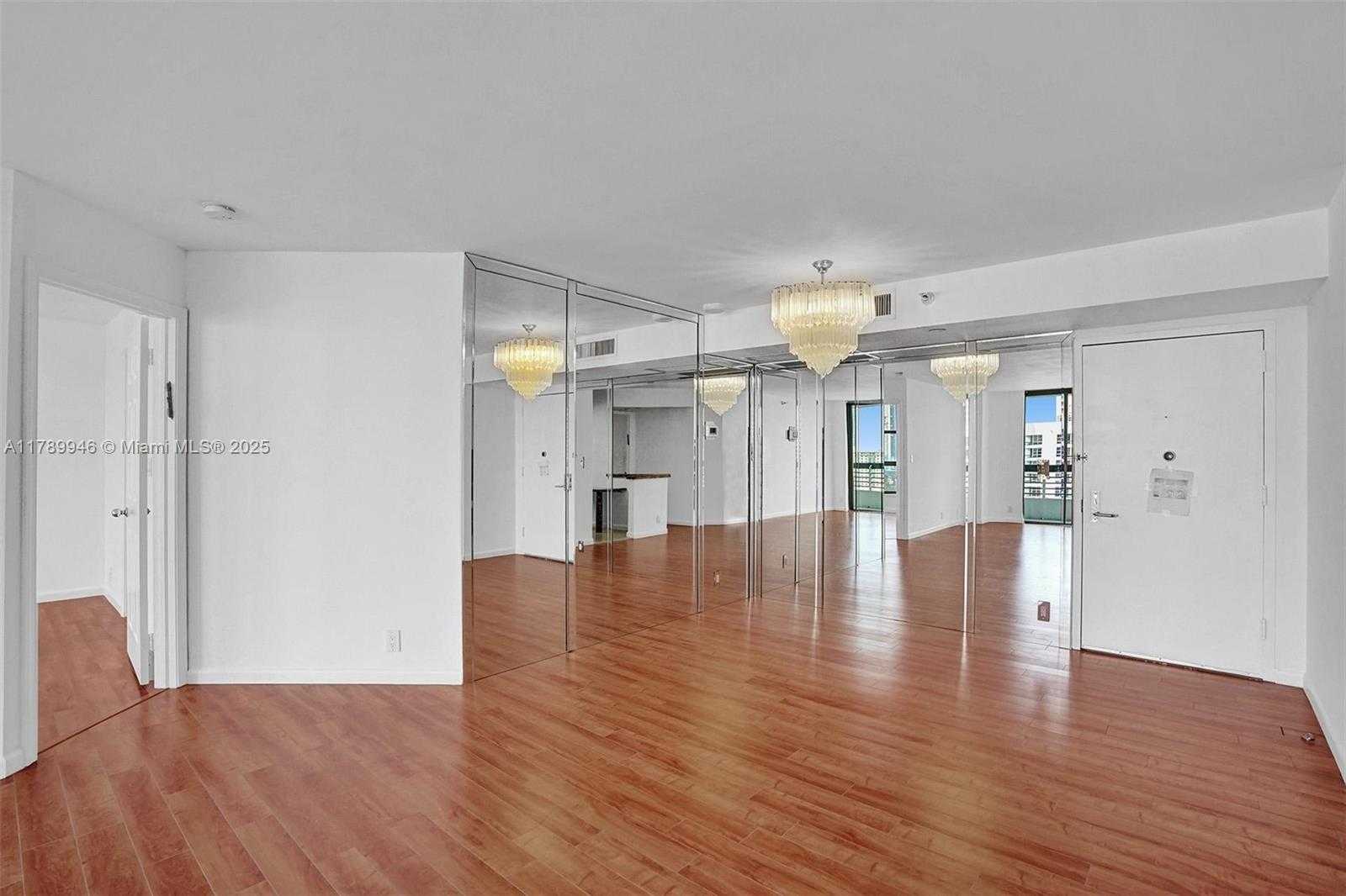 Small Image of 3530 #1812, Aventura Number 18