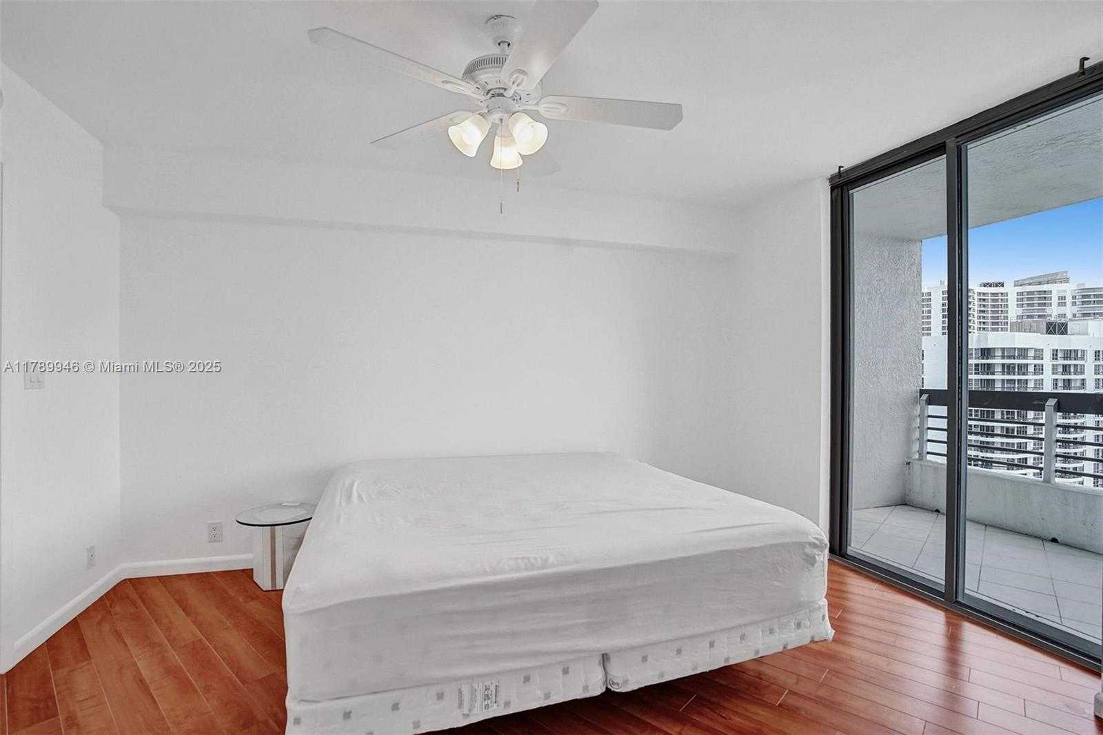 Small Image of 3530 #1812, Aventura Number 21