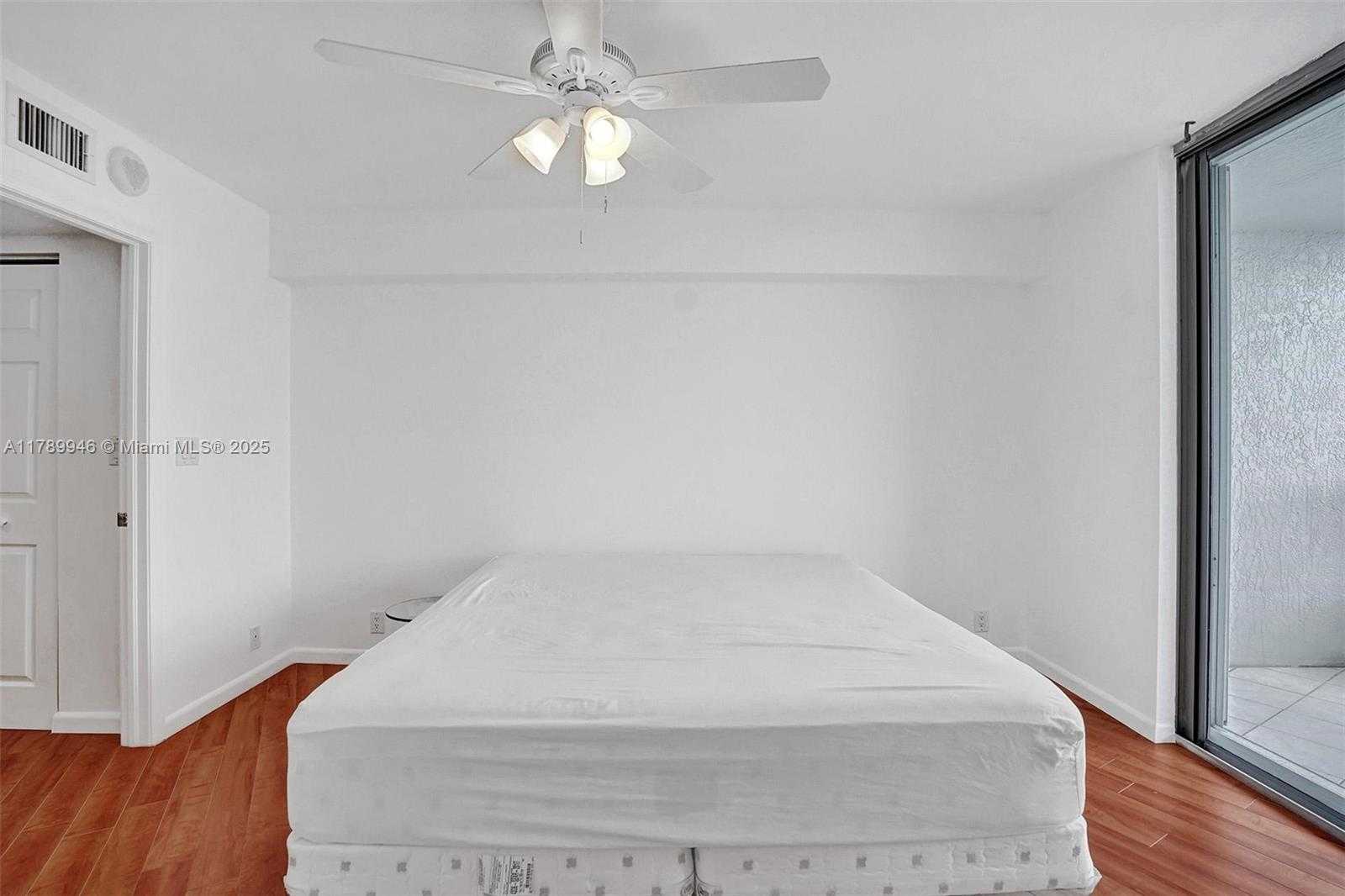 Small Image of 3530 #1812, Aventura Number 22