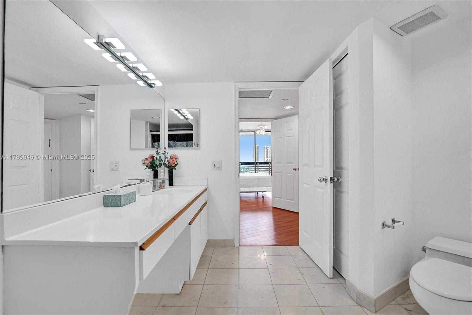 Small Image of 3530 #1812, Aventura Number 24