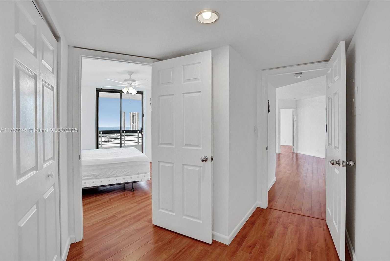 Small Image of 3530 #1812, Aventura Number 25