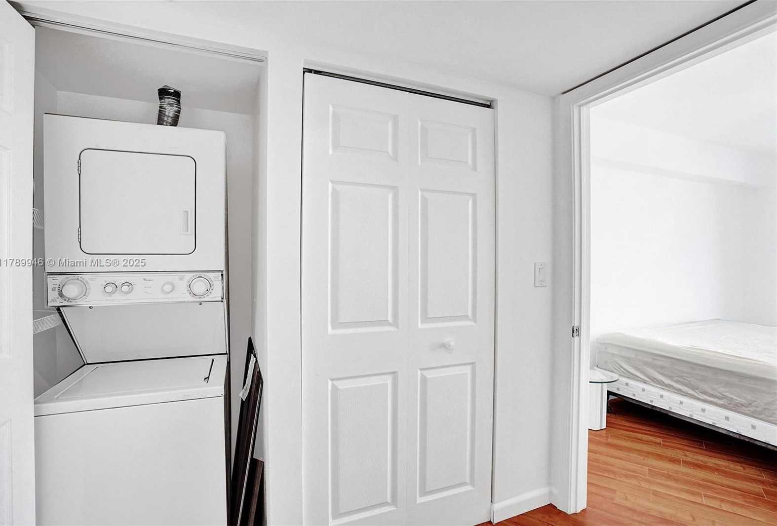 Small Image of 3530 #1812, Aventura Number 26