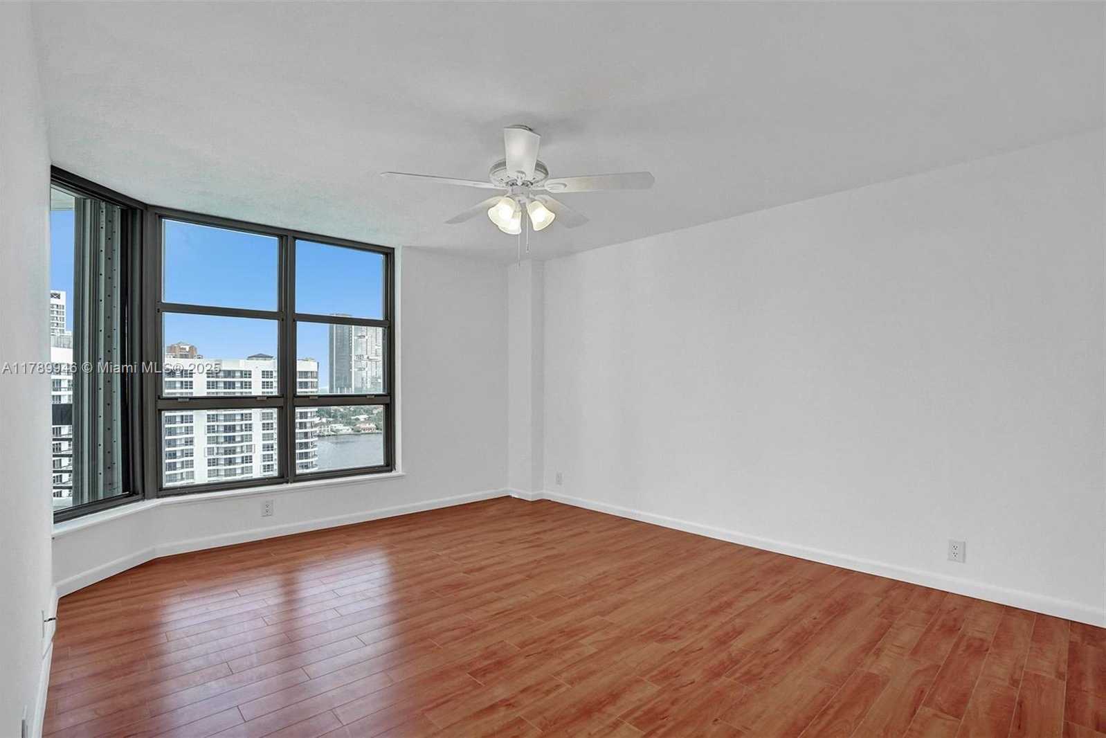 Small Image of 3530 #1812, Aventura Number 27