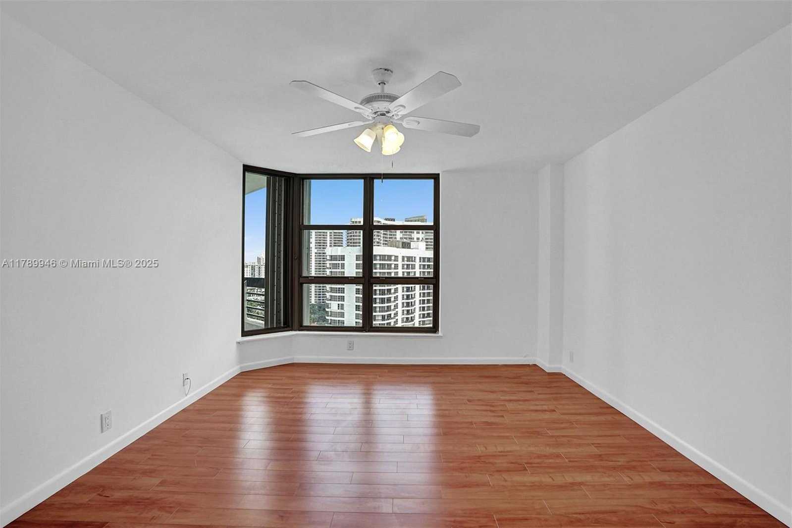 Small Image of 3530 #1812, Aventura Number 28
