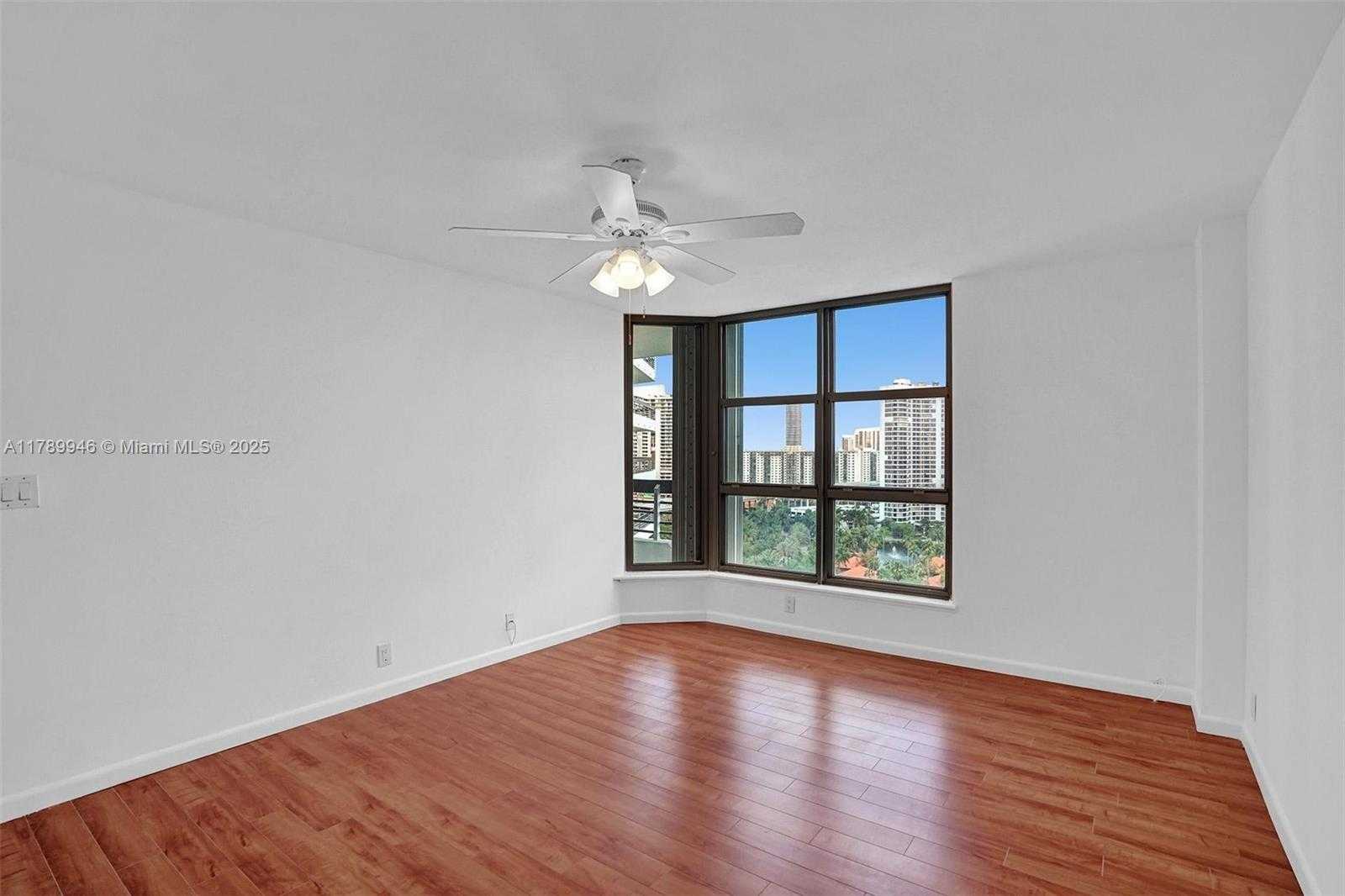 Small Image of 3530 #1812, Aventura Number 29