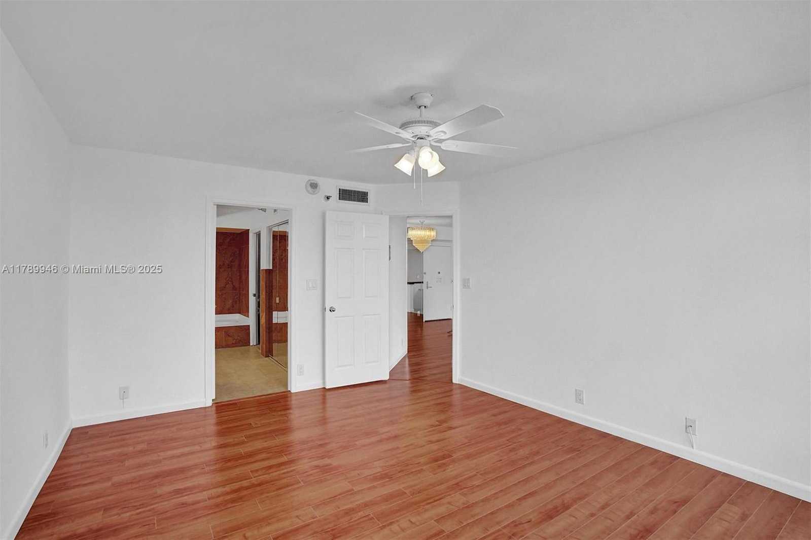 Small Image of 3530 #1812, Aventura Number 30