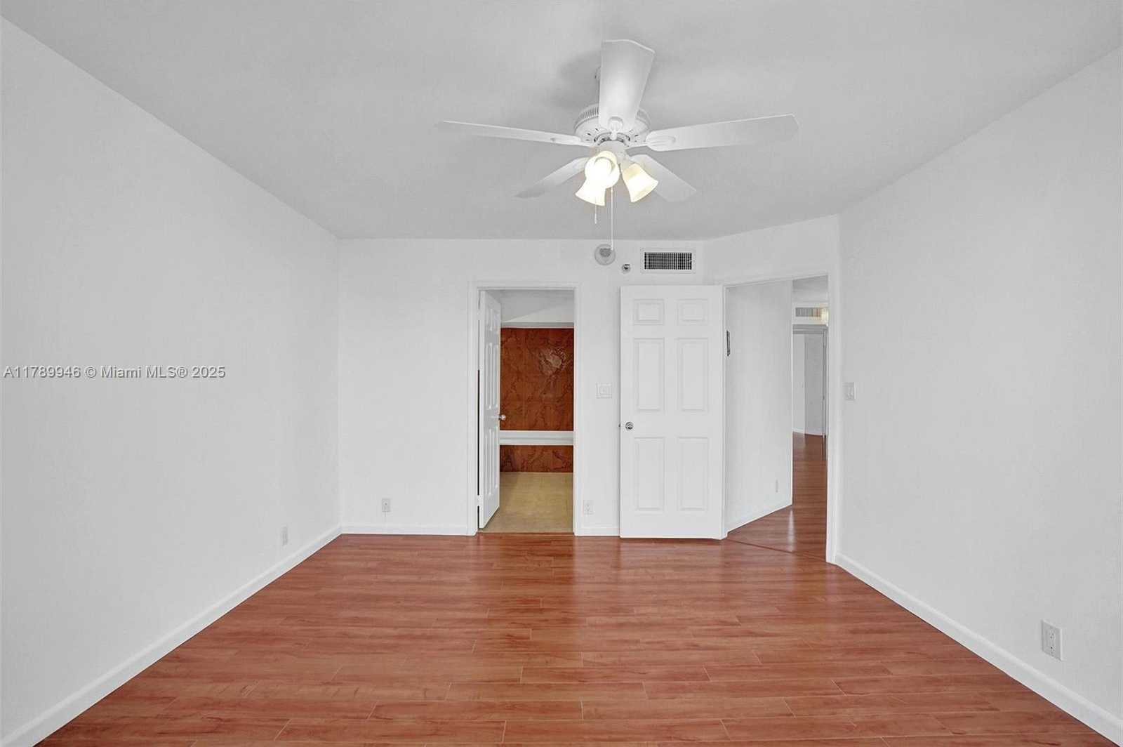 Small Image of 3530 #1812, Aventura Number 31