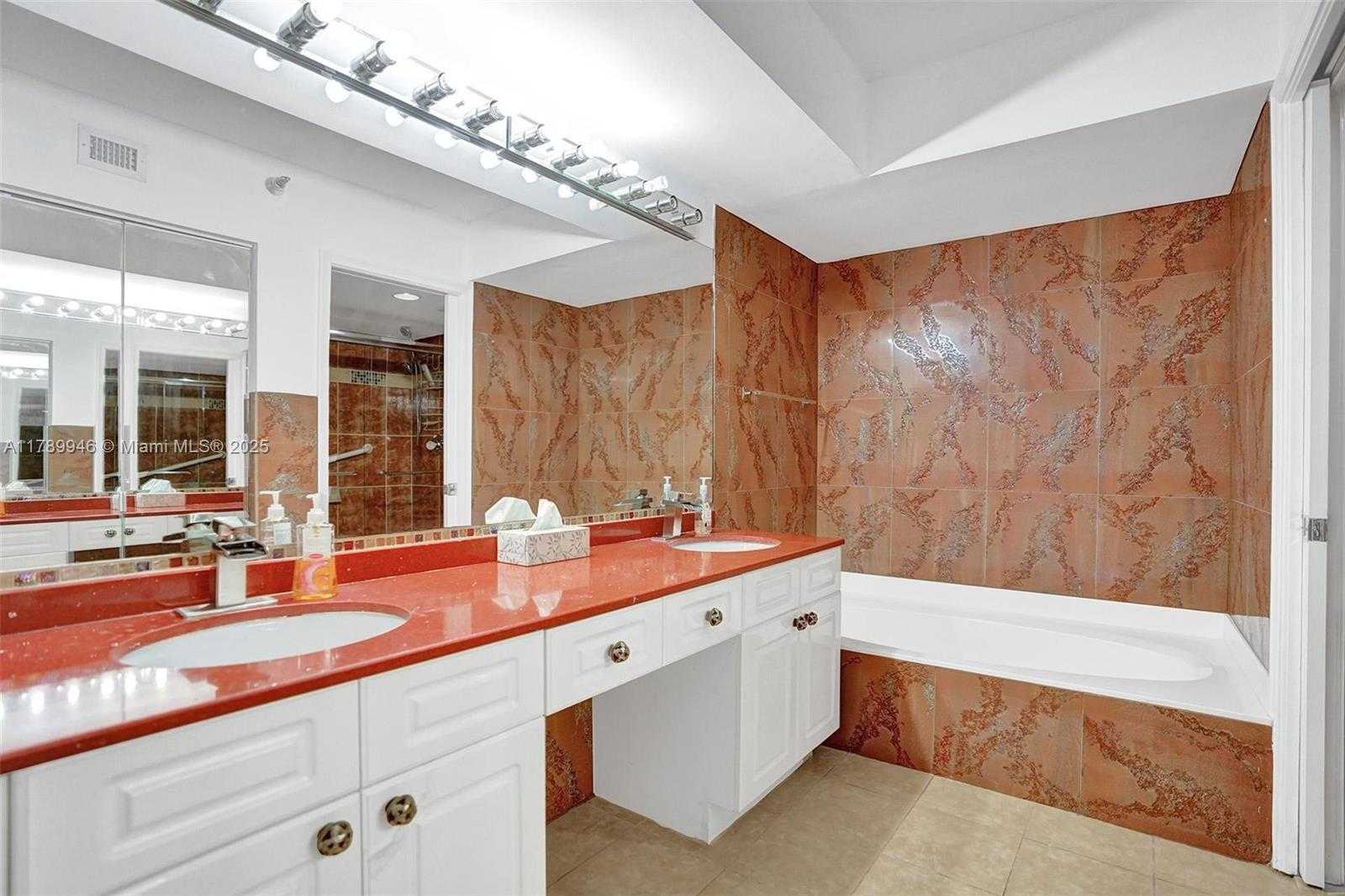 Small Image of 3530 #1812, Aventura Number 32