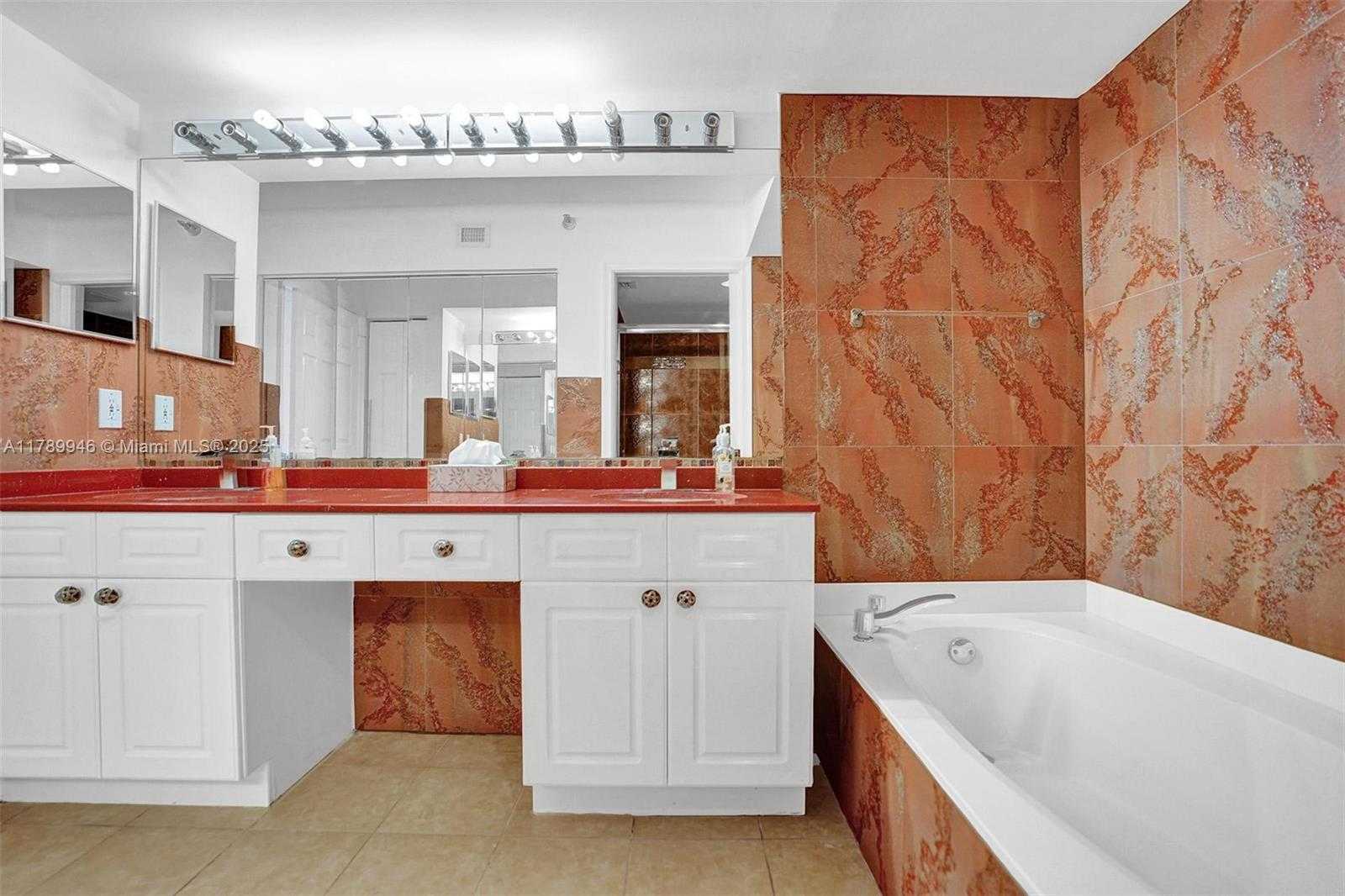 Small Image of 3530 #1812, Aventura Number 34