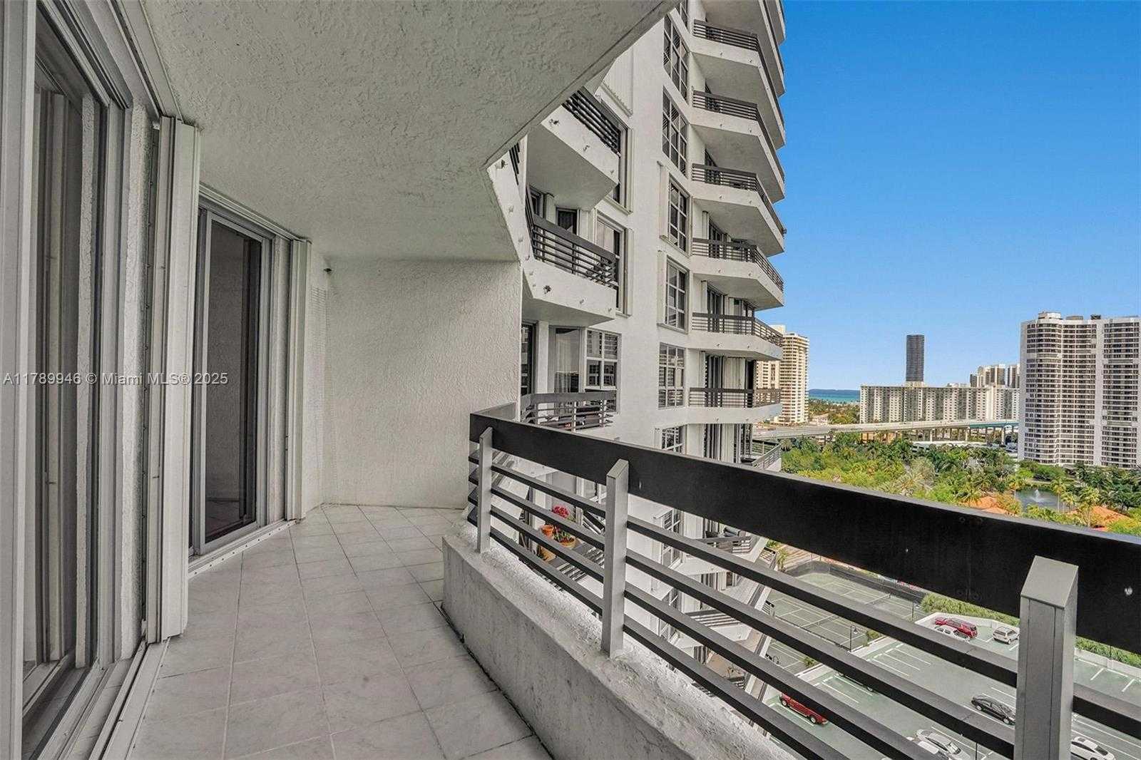 Small Image of 3530 #1812, Aventura Number 36