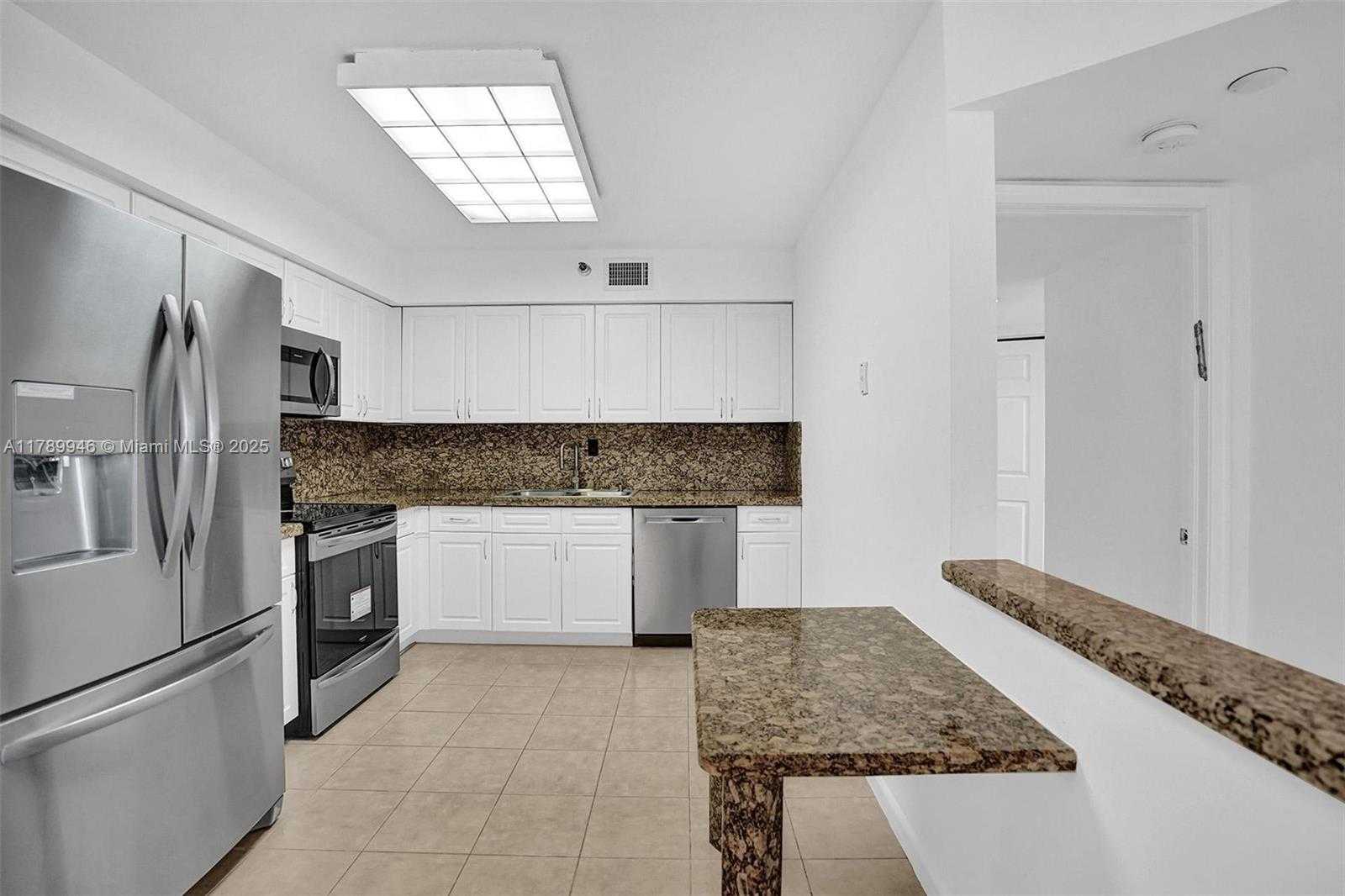 Small Image of 3530 #1812, Aventura Number 4