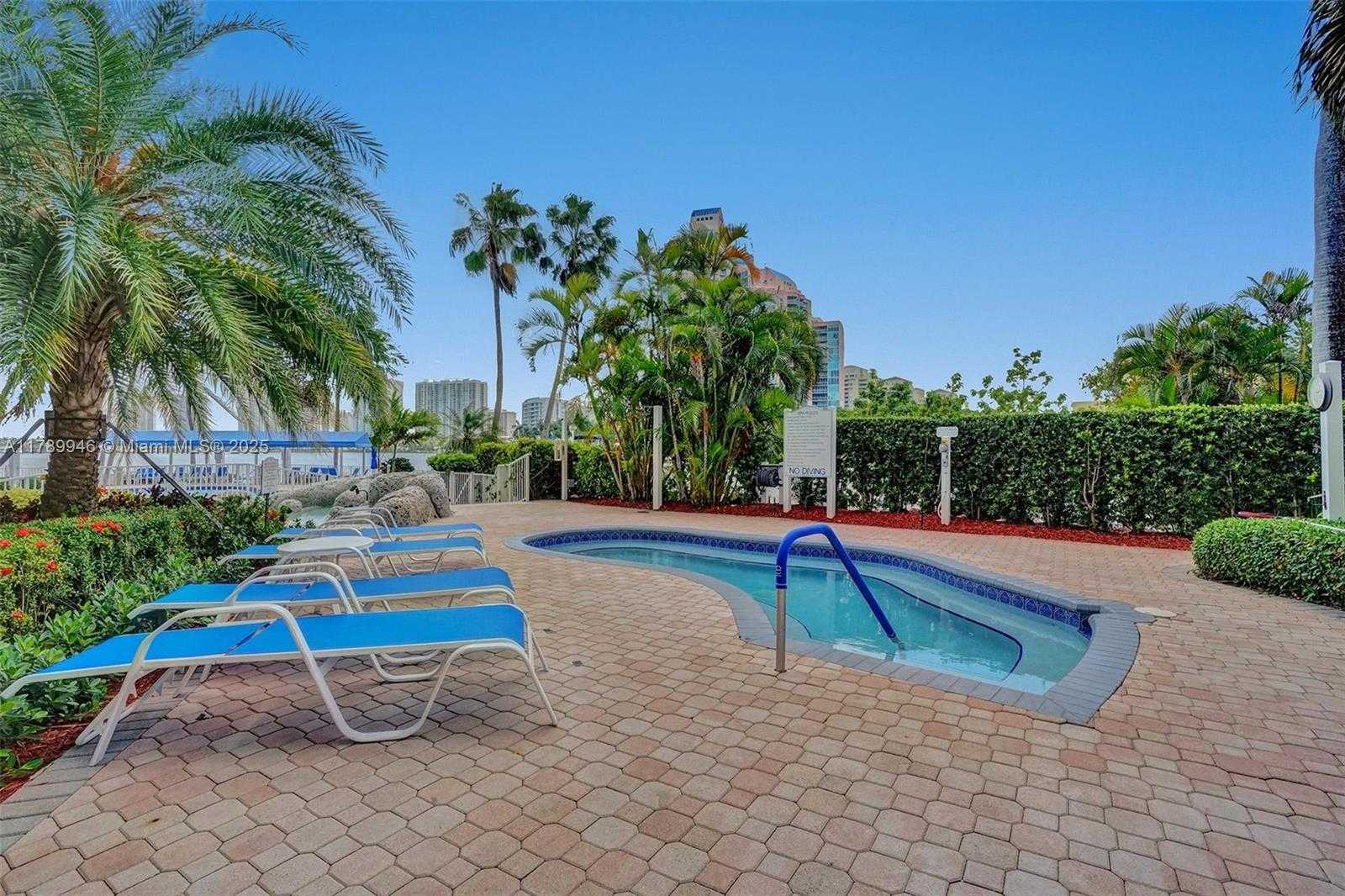 Small Image of 3530 #1812, Aventura Number 45