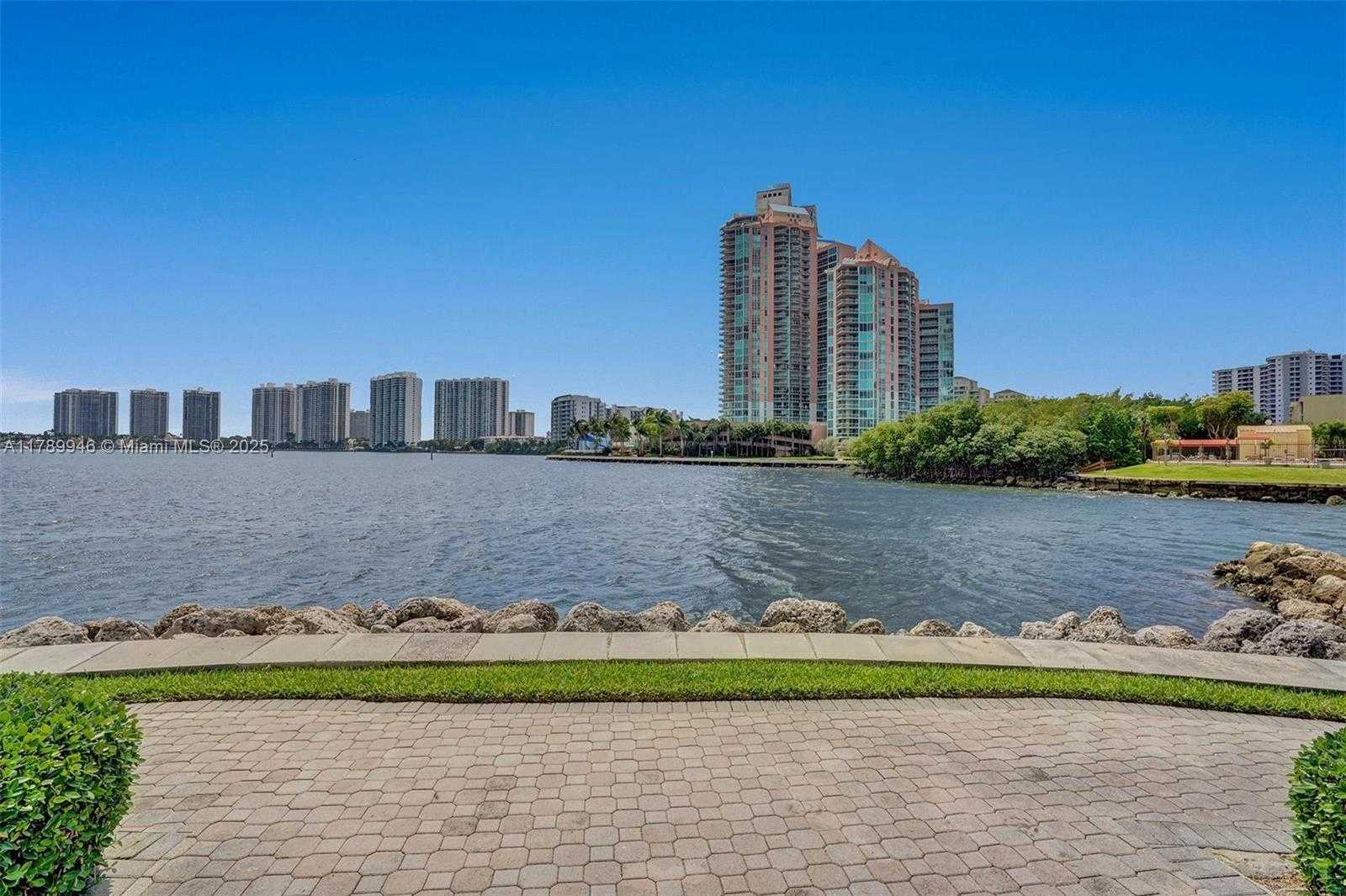 Small Image of 3530 #1812, Aventura Number 48