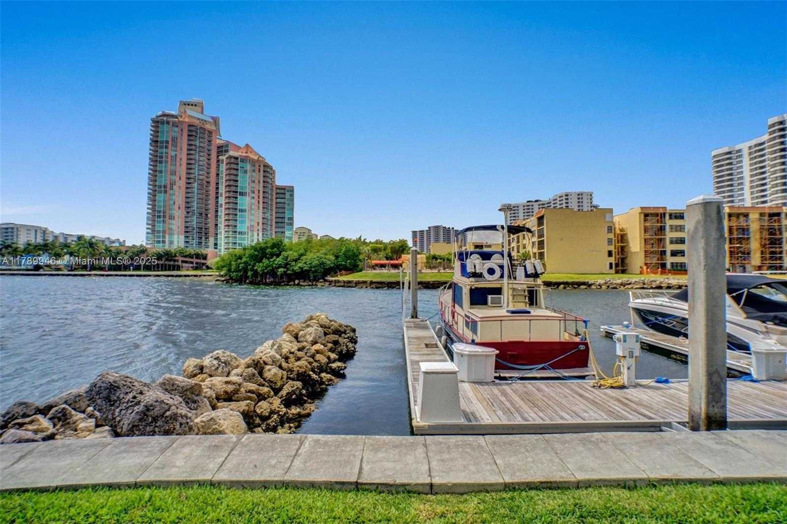 Small Image of 3530 #1812, Aventura Number 49
